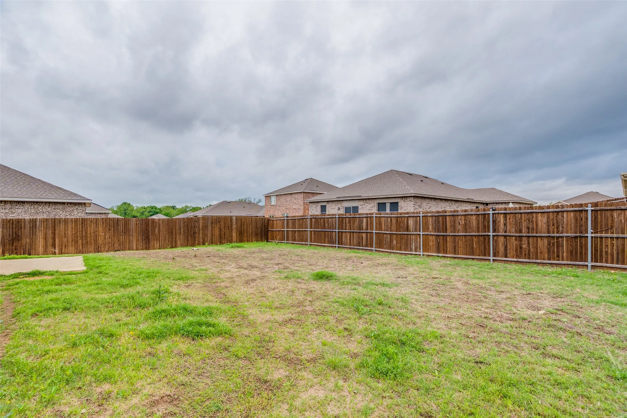 Single Family Residence For Rent in Ellis County , 2621 Sagebrush Drive, Glenn Heights, Texas 75154, 5 Bedroom, 3 Bathroom, 2 Garage spaces, 2,722 Sqft, built in 2022, mls#21347771, Real Estate Agent in Glenn Heights, Homes For Rent in Ellis county, Homes For Rent in Glenn Heights, Realtor in Glenn Heights Texas, Real Estate Brokerage Independent Realty Texas, Luminita Cordes Realtor