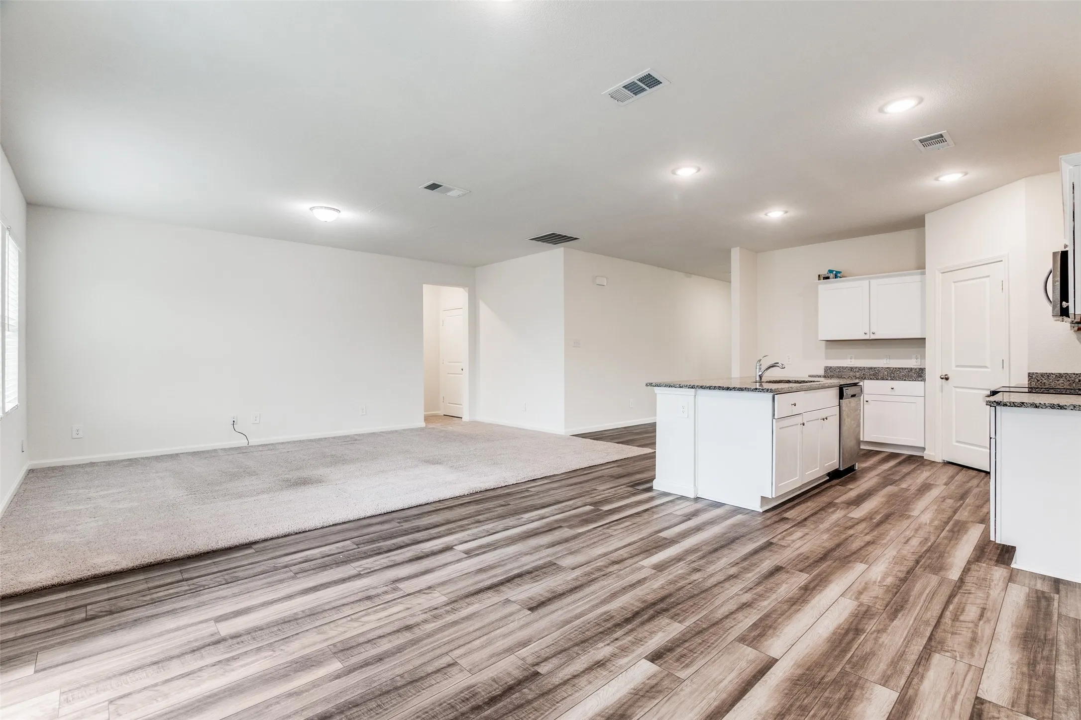 Single Family Residence For Rent in Ellis County , 2621 Sagebrush Drive, Glenn Heights, Texas 75154, 5 Bedroom, 3 Bathroom, 2 Garage spaces, 2,722 Sqft, built in 2022, mls#21347771, Real Estate Agent in Glenn Heights, Homes For Rent in Ellis county, Homes For Rent in Glenn Heights, Realtor in Glenn Heights Texas, Real Estate Brokerage Independent Realty Texas, Luminita Cordes Realtor