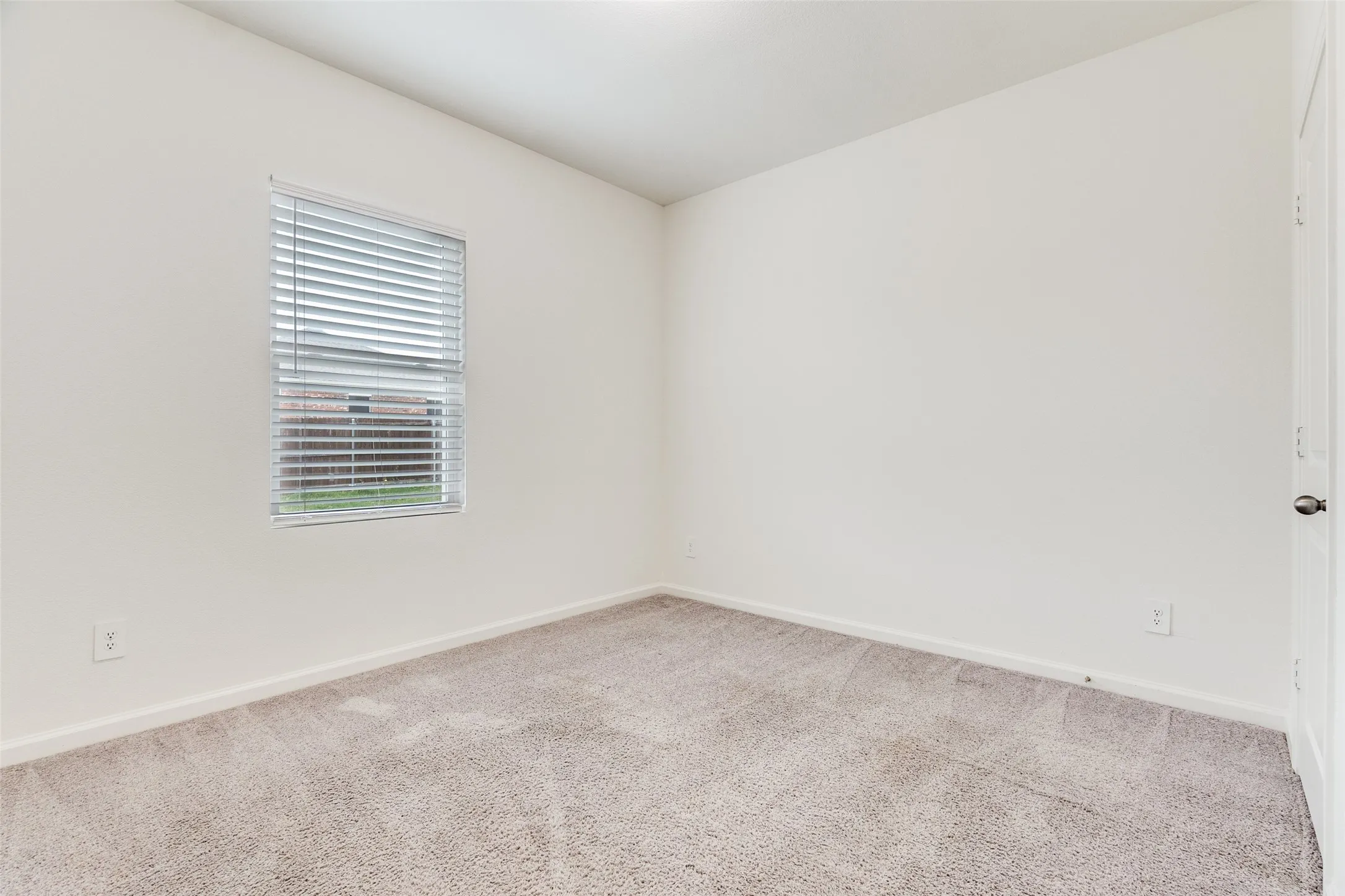 Single Family Residence For Rent in Ellis County , 2621 Sagebrush Drive, Glenn Heights, Texas 75154, 5 Bedroom, 3 Bathroom, 2 Garage spaces, 2,722 Sqft, built in 2022, mls#21347771, Real Estate Agent in Glenn Heights, Homes For Rent in Ellis county, Homes For Rent in Glenn Heights, Realtor in Glenn Heights Texas, Real Estate Brokerage Independent Realty Texas, Luminita Cordes Realtor