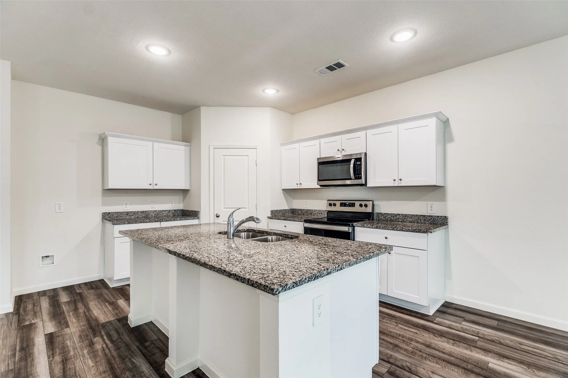 Single Family Residence For Rent in Ellis County , 2621 Sagebrush Drive, Glenn Heights, Texas 75154, 5 Bedroom, 3 Bathroom, 2 Garage spaces, 2,722 Sqft, built in 2022, mls#21347771, Real Estate Agent in Glenn Heights, Homes For Rent in Ellis county, Homes For Rent in Glenn Heights, Realtor in Glenn Heights Texas, Real Estate Brokerage Independent Realty Texas, Luminita Cordes Realtor