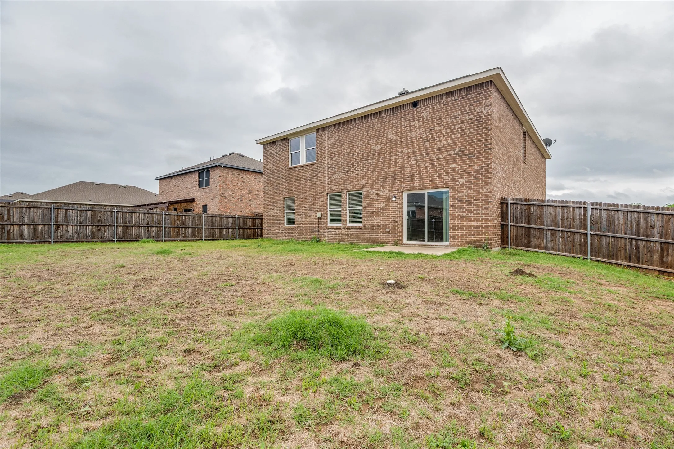 Single Family Residence For Rent in Ellis County , 2621 Sagebrush Drive, Glenn Heights, Texas 75154, 5 Bedroom, 3 Bathroom, 2 Garage spaces, 2,722 Sqft, built in 2022, mls#21347771, Real Estate Agent in Glenn Heights, Homes For Rent in Ellis county, Homes For Rent in Glenn Heights, Realtor in Glenn Heights Texas, Real Estate Brokerage Independent Realty Texas, Luminita Cordes Realtor