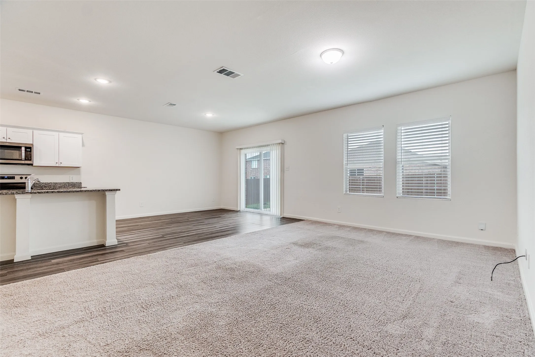 Single Family Residence For Rent in Ellis County , 2621 Sagebrush Drive, Glenn Heights, Texas 75154, 5 Bedroom, 3 Bathroom, 2 Garage spaces, 2,722 Sqft, built in 2022, mls#21347771, Real Estate Agent in Glenn Heights, Homes For Rent in Ellis county, Homes For Rent in Glenn Heights, Realtor in Glenn Heights Texas, Real Estate Brokerage Independent Realty Texas, Luminita Cordes Realtor