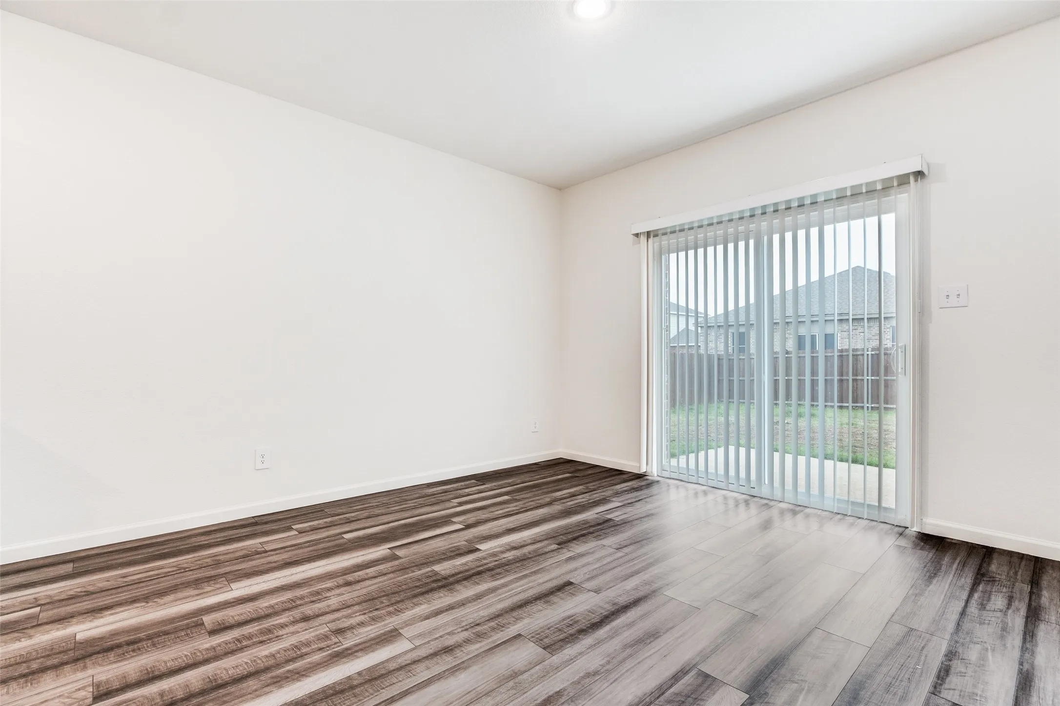 Single Family Residence For Rent in Ellis County , 2621 Sagebrush Drive, Glenn Heights, Texas 75154, 5 Bedroom, 3 Bathroom, 2 Garage spaces, 2,722 Sqft, built in 2022, mls#21347771, Real Estate Agent in Glenn Heights, Homes For Rent in Ellis county, Homes For Rent in Glenn Heights, Realtor in Glenn Heights Texas, Real Estate Brokerage Independent Realty Texas, Luminita Cordes Realtor
