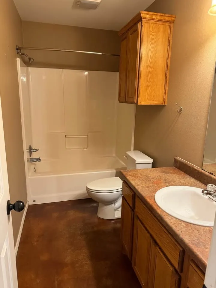 140 Bell St- Bathroom 2