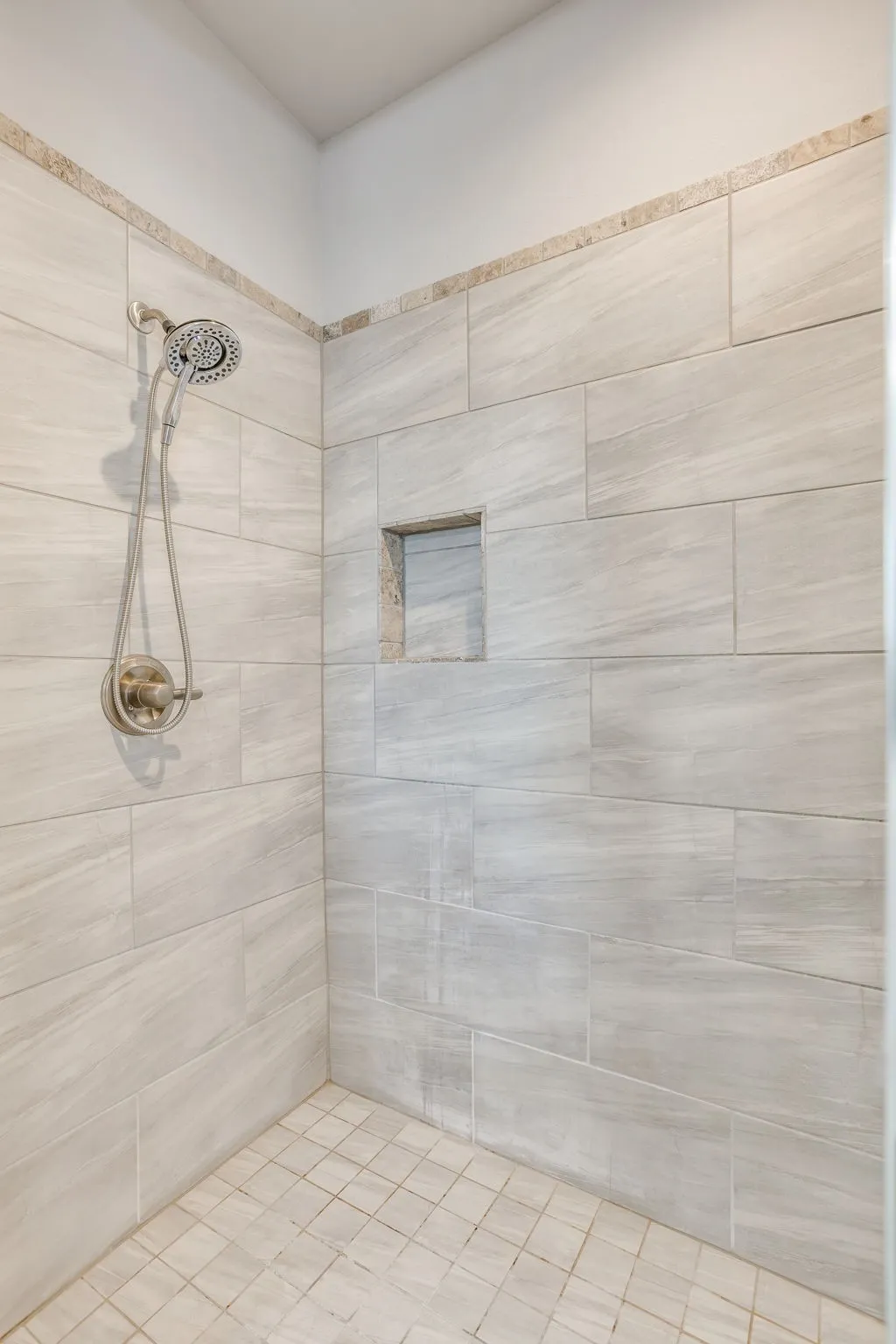 Single Family Residence For Sale in Johnson County , 120 Saddle Ridge Drive, Godley, Texas 76044, 3 Bedroom, 2 Bathroom, 2 Garage spaces, 1,920 Sqft, built in 2020, mls#21347496, Real Estate Agent in Godley, Homes For Sale in Johnson county, Homes For Sale in Godley, Realtor in Godley Texas, Real Estate Brokerage Independent Realty Texas, Luminita Cordes Realtor