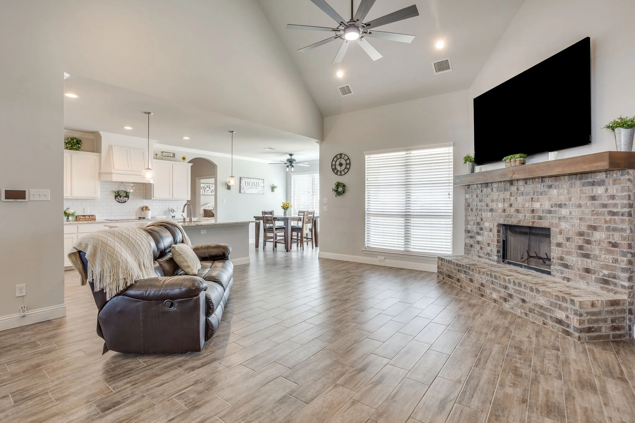 Single Family Residence For Sale in Johnson County , 120 Saddle Ridge Drive, Godley, Texas 76044, 3 Bedroom, 2 Bathroom, 2 Garage spaces, 1,920 Sqft, built in 2020, mls#21347496, Real Estate Agent in Godley, Homes For Sale in Johnson county, Homes For Sale in Godley, Realtor in Godley Texas, Real Estate Brokerage Independent Realty Texas, Luminita Cordes Realtor