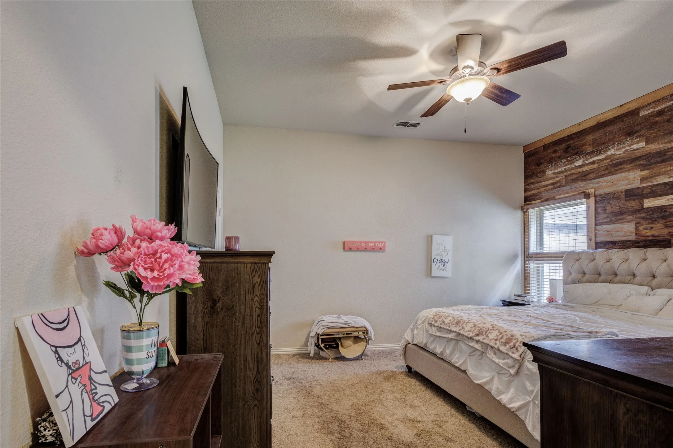 Single Family Residence For Sale in Kaufman County , 1032 Wedgewood Drive, Forney, Texas 75126, 4 Bedroom, 4 Bathroom, 22 Garage spaces, 2,639 Sqft, built in 2015, mls#21347069, Real Estate Agent in Forney, Homes For Sale in Kaufman county, Homes For Sale in Forney, Realtor in Forney Texas, Real Estate Brokerage Independent Realty Texas, Luminita Cordes Realtor