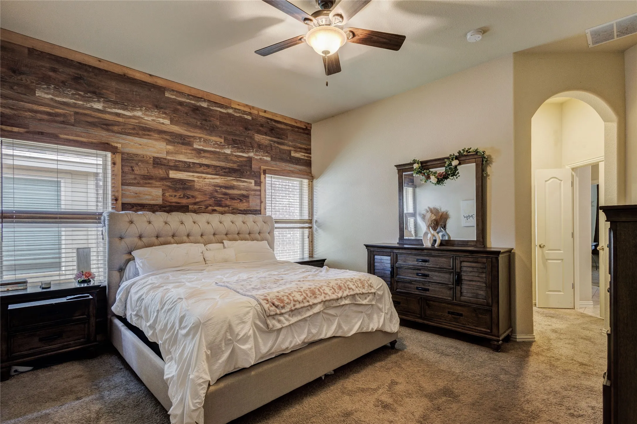 Single Family Residence For Sale in Kaufman County , 1032 Wedgewood Drive, Forney, Texas 75126, 4 Bedroom, 4 Bathroom, 22 Garage spaces, 2,639 Sqft, built in 2015, mls#21347069, Real Estate Agent in Forney, Homes For Sale in Kaufman county, Homes For Sale in Forney, Realtor in Forney Texas, Real Estate Brokerage Independent Realty Texas, Luminita Cordes Realtor