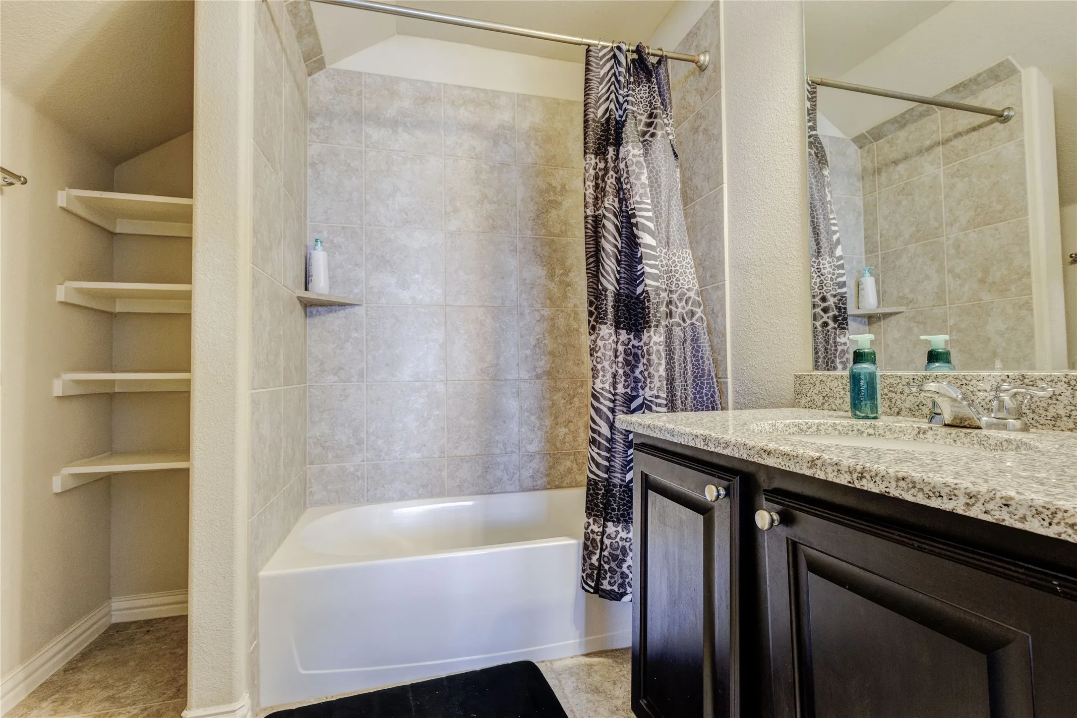 Single Family Residence For Sale in Kaufman County , 1032 Wedgewood Drive, Forney, Texas 75126, 4 Bedroom, 4 Bathroom, 22 Garage spaces, 2,639 Sqft, built in 2015, mls#21347069, Real Estate Agent in Forney, Homes For Sale in Kaufman county, Homes For Sale in Forney, Realtor in Forney Texas, Real Estate Brokerage Independent Realty Texas, Luminita Cordes Realtor