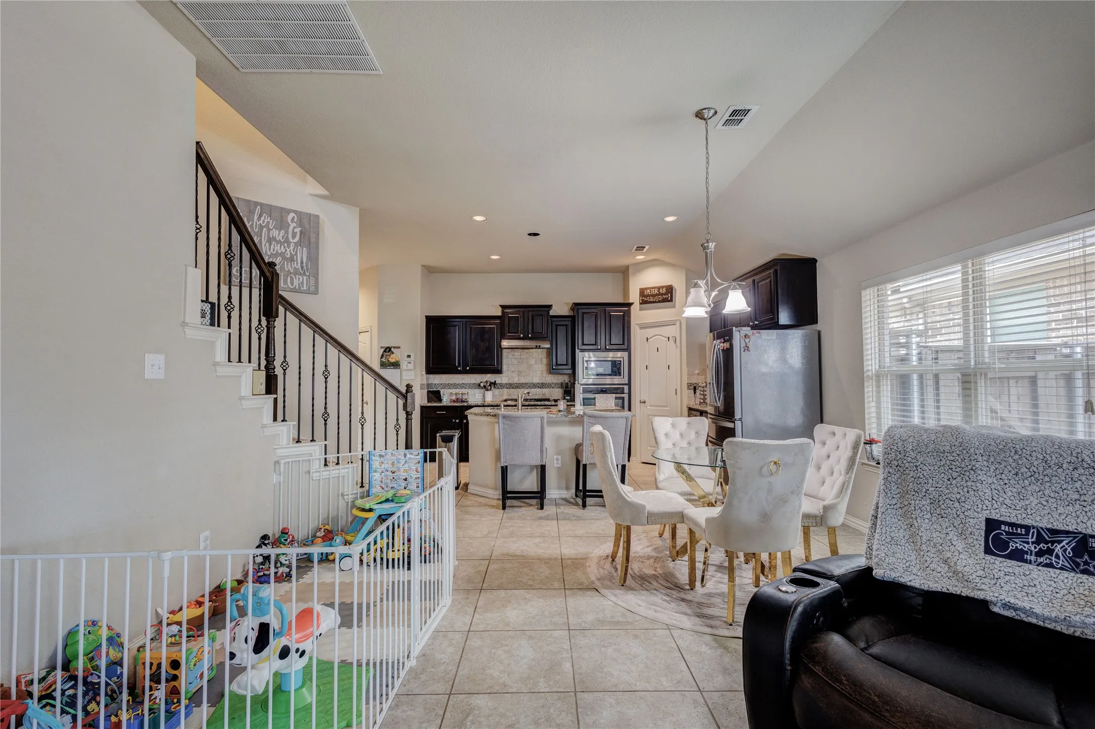 Single Family Residence For Sale in Kaufman County , 1032 Wedgewood Drive, Forney, Texas 75126, 4 Bedroom, 4 Bathroom, 22 Garage spaces, 2,639 Sqft, built in 2015, mls#21347069, Real Estate Agent in Forney, Homes For Sale in Kaufman county, Homes For Sale in Forney, Realtor in Forney Texas, Real Estate Brokerage Independent Realty Texas, Luminita Cordes Realtor