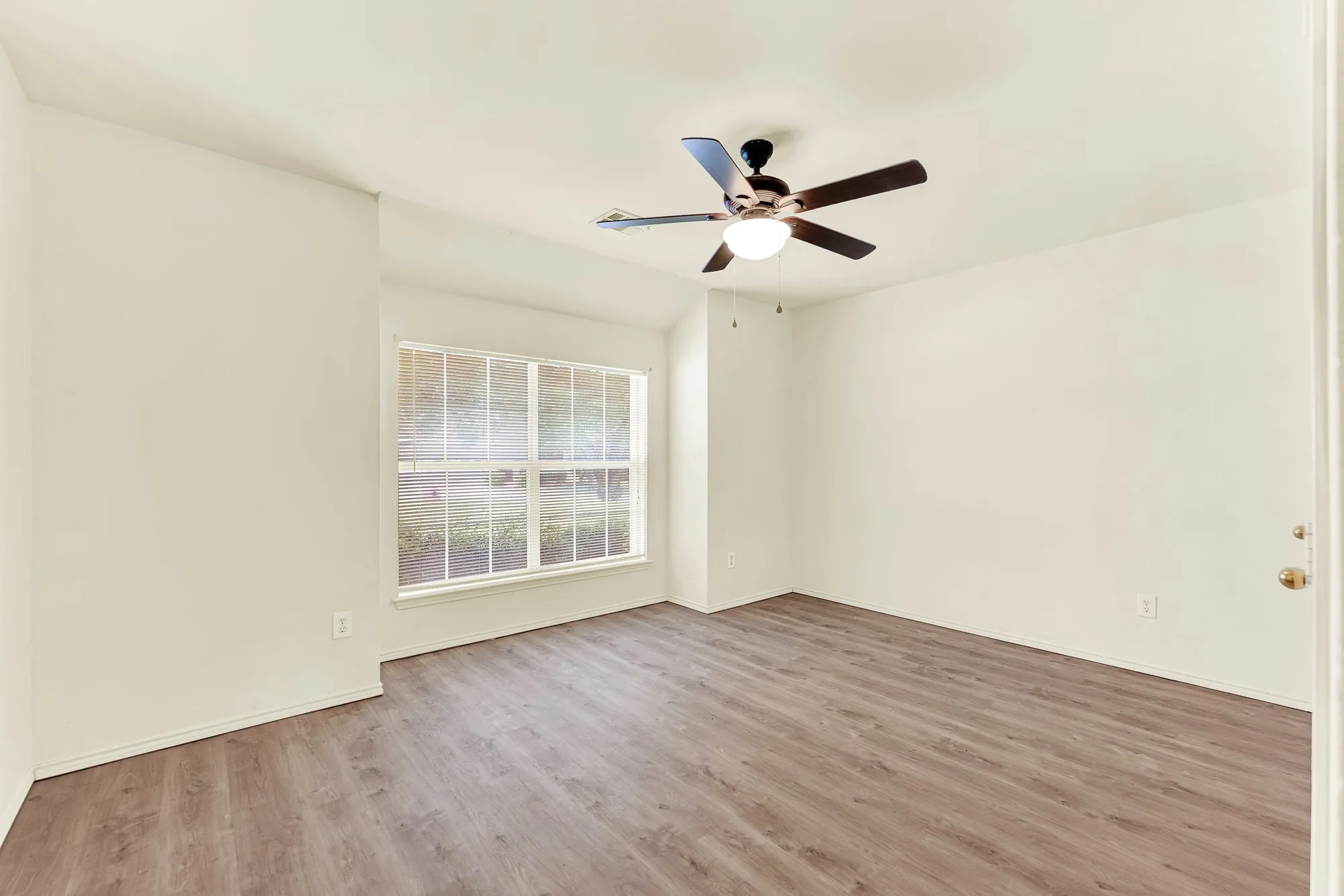Single Family Residence For Rent in Collin County , 9005 Warren Drive, Mc Kinney, Texas 75071, 3 Bedroom, 2 Bathroom, 2 Garage spaces, 1,421 Sqft, built in 2002, mls#21345238, Real Estate Agent in Mc Kinney, Homes For Rent in Collin county, Homes For Rent in Mc Kinney, Realtor in Mc Kinney Texas, Real Estate Brokerage Independent Realty Texas, Luminita Cordes Realtor