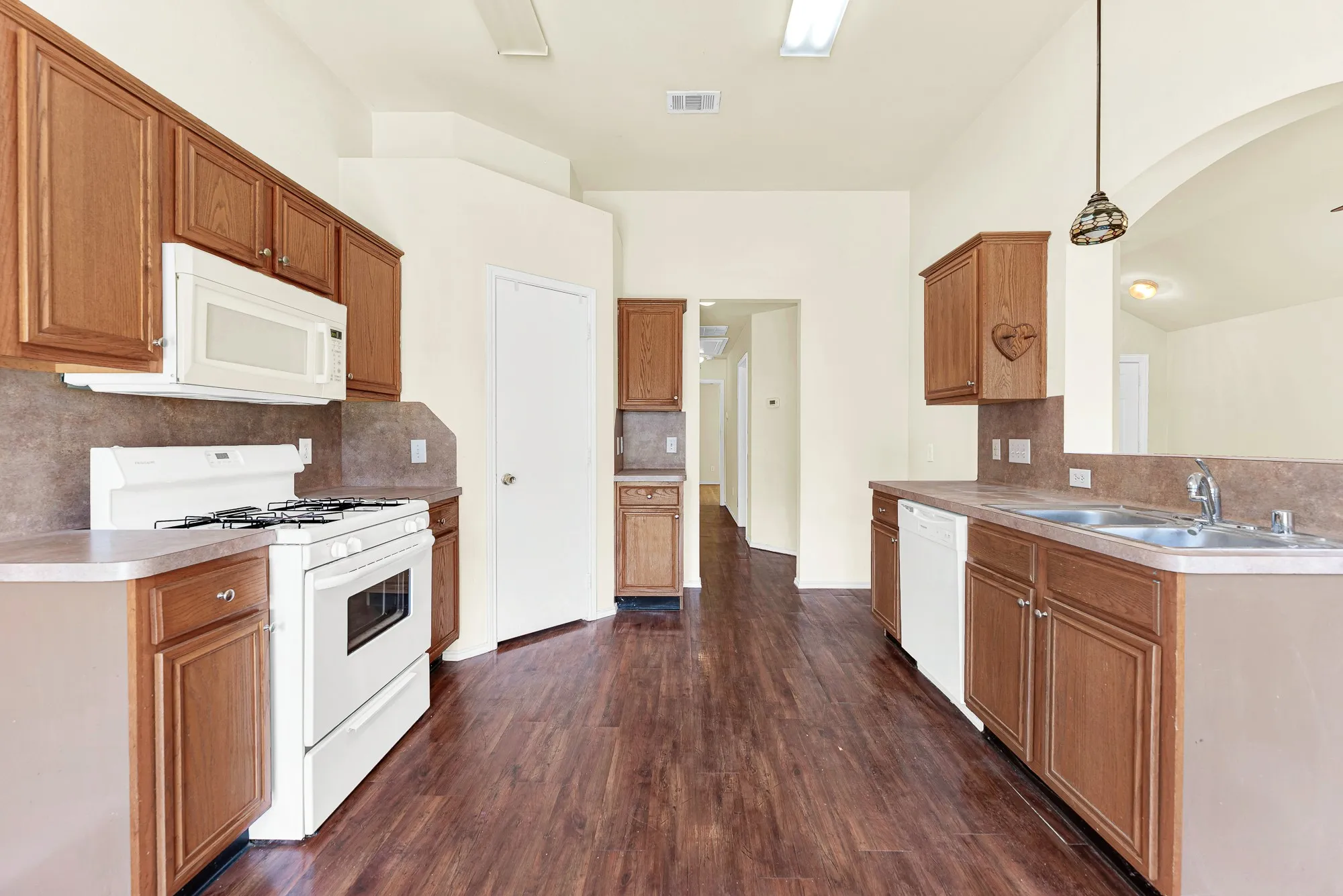 Single Family Residence For Rent in Collin County , 9005 Warren Drive, Mc Kinney, Texas 75071, 3 Bedroom, 2 Bathroom, 2 Garage spaces, 1,421 Sqft, built in 2002, mls#21345238, Real Estate Agent in Mc Kinney, Homes For Rent in Collin county, Homes For Rent in Mc Kinney, Realtor in Mc Kinney Texas, Real Estate Brokerage Independent Realty Texas, Luminita Cordes Realtor