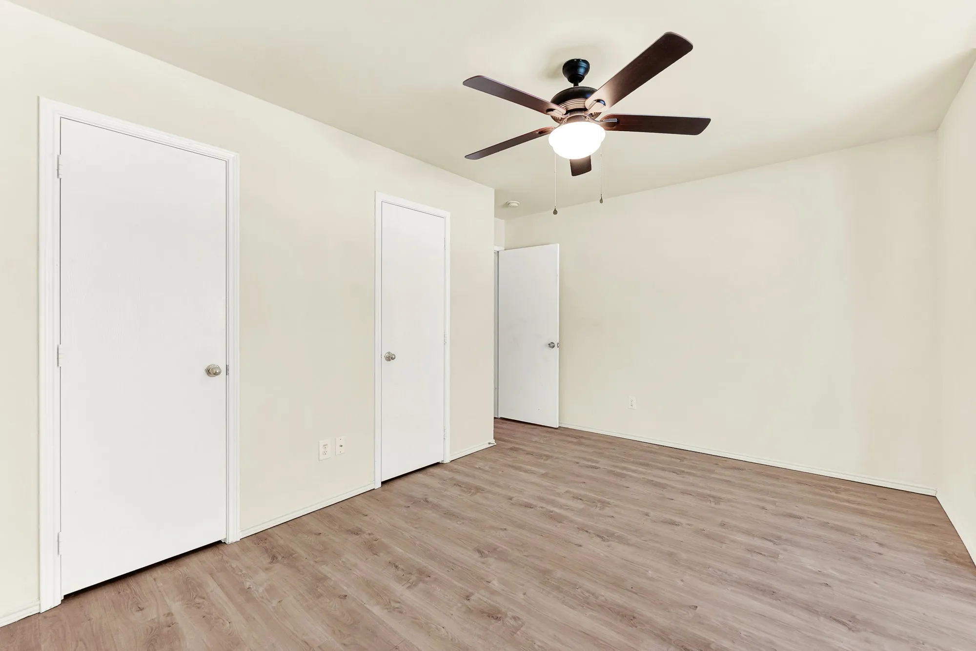Single Family Residence For Rent in Collin County , 9005 Warren Drive, Mc Kinney, Texas 75071, 3 Bedroom, 2 Bathroom, 2 Garage spaces, 1,421 Sqft, built in 2002, mls#21345238, Real Estate Agent in Mc Kinney, Homes For Rent in Collin county, Homes For Rent in Mc Kinney, Realtor in Mc Kinney Texas, Real Estate Brokerage Independent Realty Texas, Luminita Cordes Realtor