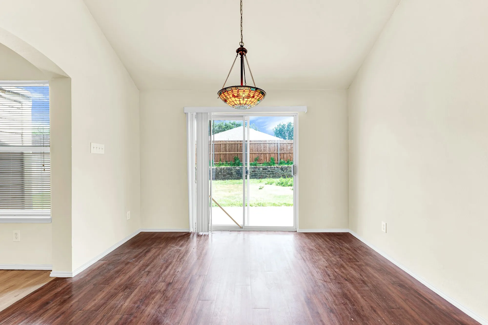 Single Family Residence For Rent in Collin County , 9005 Warren Drive, Mc Kinney, Texas 75071, 3 Bedroom, 2 Bathroom, 2 Garage spaces, 1,421 Sqft, built in 2002, mls#21345238, Real Estate Agent in Mc Kinney, Homes For Rent in Collin county, Homes For Rent in Mc Kinney, Realtor in Mc Kinney Texas, Real Estate Brokerage Independent Realty Texas, Luminita Cordes Realtor
