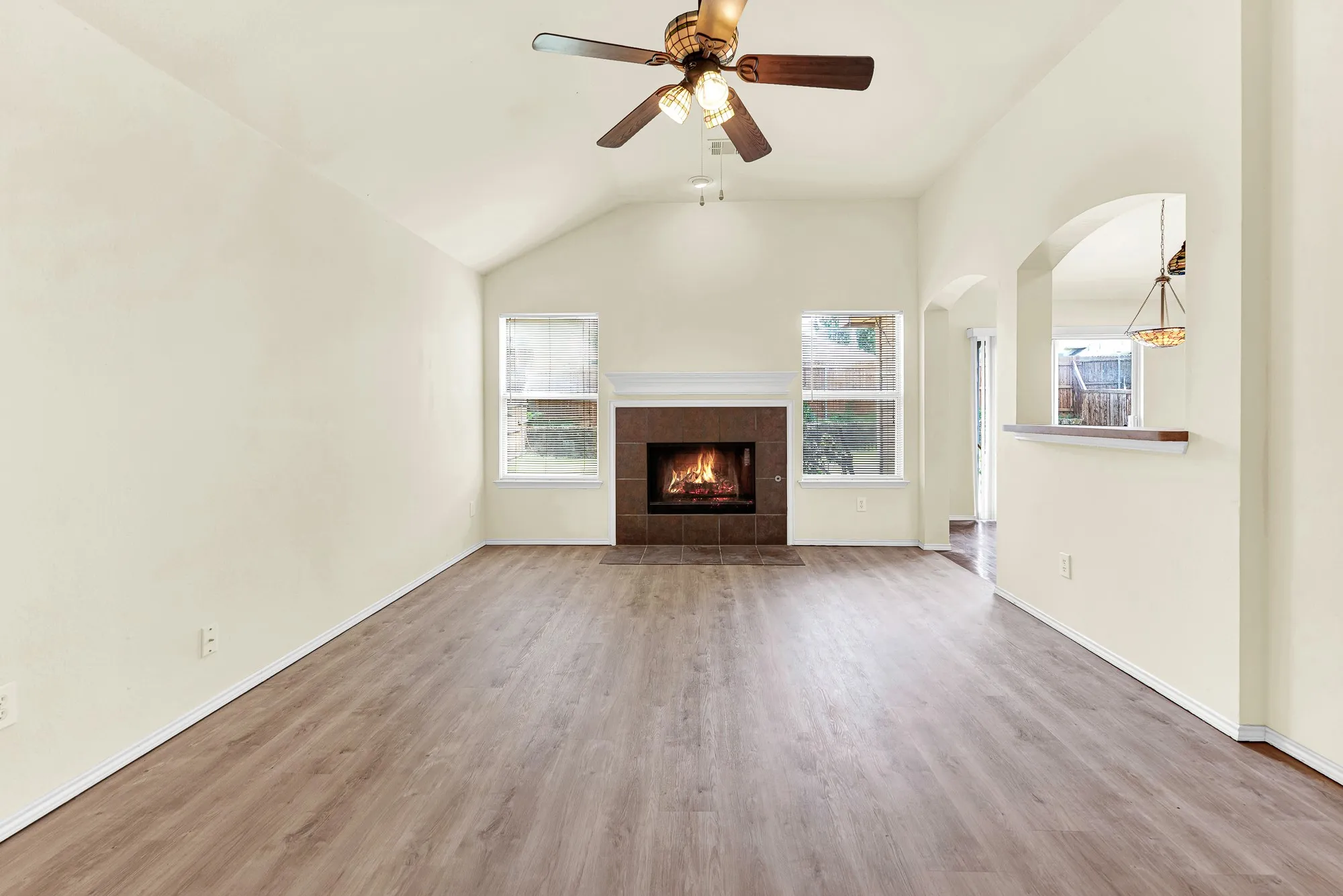 Single Family Residence For Rent in Collin County , 9005 Warren Drive, Mc Kinney, Texas 75071, 3 Bedroom, 2 Bathroom, 2 Garage spaces, 1,421 Sqft, built in 2002, mls#21345238, Real Estate Agent in Mc Kinney, Homes For Rent in Collin county, Homes For Rent in Mc Kinney, Realtor in Mc Kinney Texas, Real Estate Brokerage Independent Realty Texas, Luminita Cordes Realtor