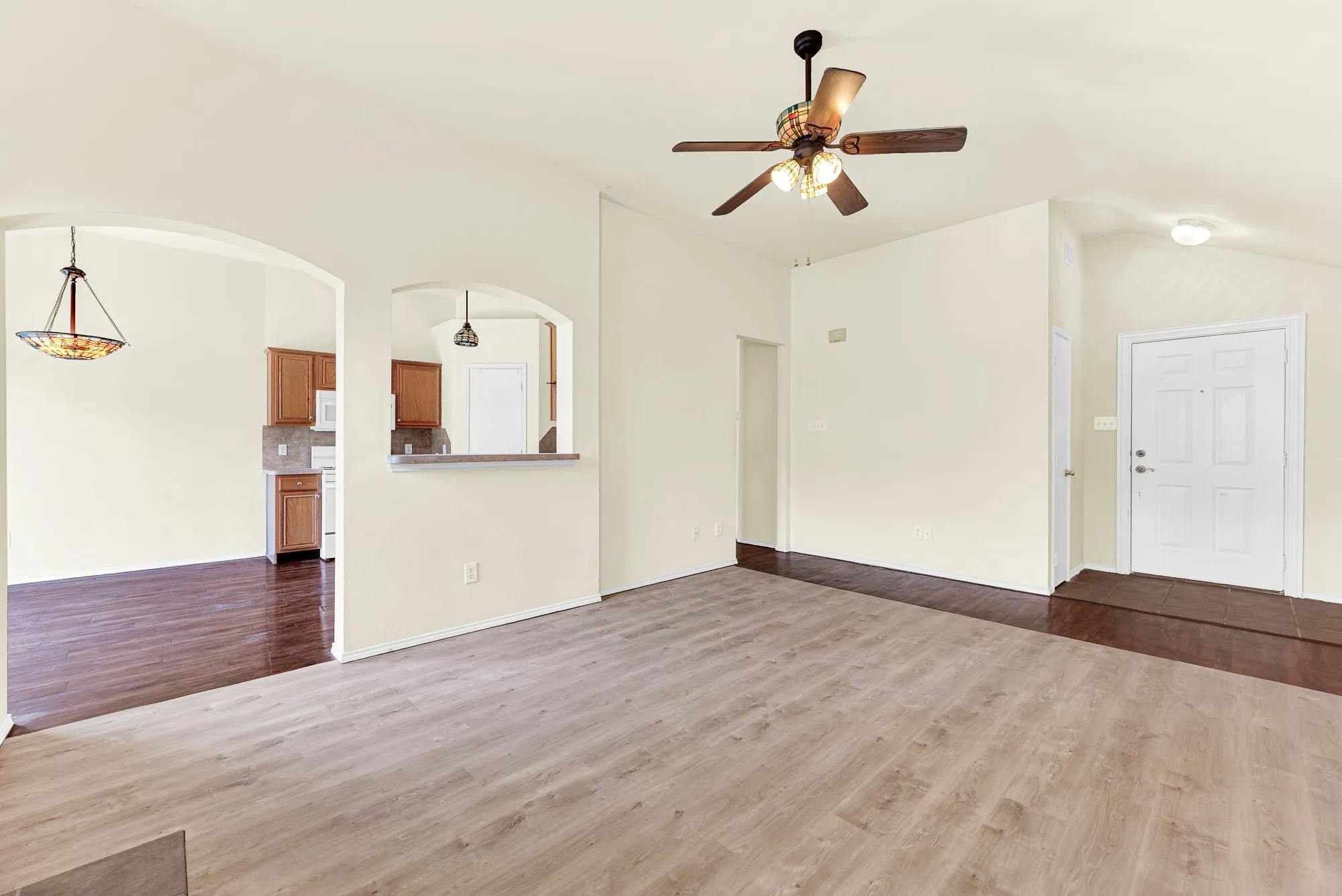 Single Family Residence For Rent in Collin County , 9005 Warren Drive, Mc Kinney, Texas 75071, 3 Bedroom, 2 Bathroom, 2 Garage spaces, 1,421 Sqft, built in 2002, mls#21345238, Real Estate Agent in Mc Kinney, Homes For Rent in Collin county, Homes For Rent in Mc Kinney, Realtor in Mc Kinney Texas, Real Estate Brokerage Independent Realty Texas, Luminita Cordes Realtor
