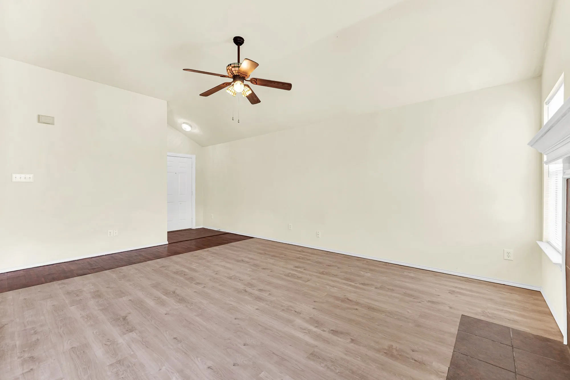 Single Family Residence For Rent in Collin County , 9005 Warren Drive, Mc Kinney, Texas 75071, 3 Bedroom, 2 Bathroom, 2 Garage spaces, 1,421 Sqft, built in 2002, mls#21345238, Real Estate Agent in Mc Kinney, Homes For Rent in Collin county, Homes For Rent in Mc Kinney, Realtor in Mc Kinney Texas, Real Estate Brokerage Independent Realty Texas, Luminita Cordes Realtor