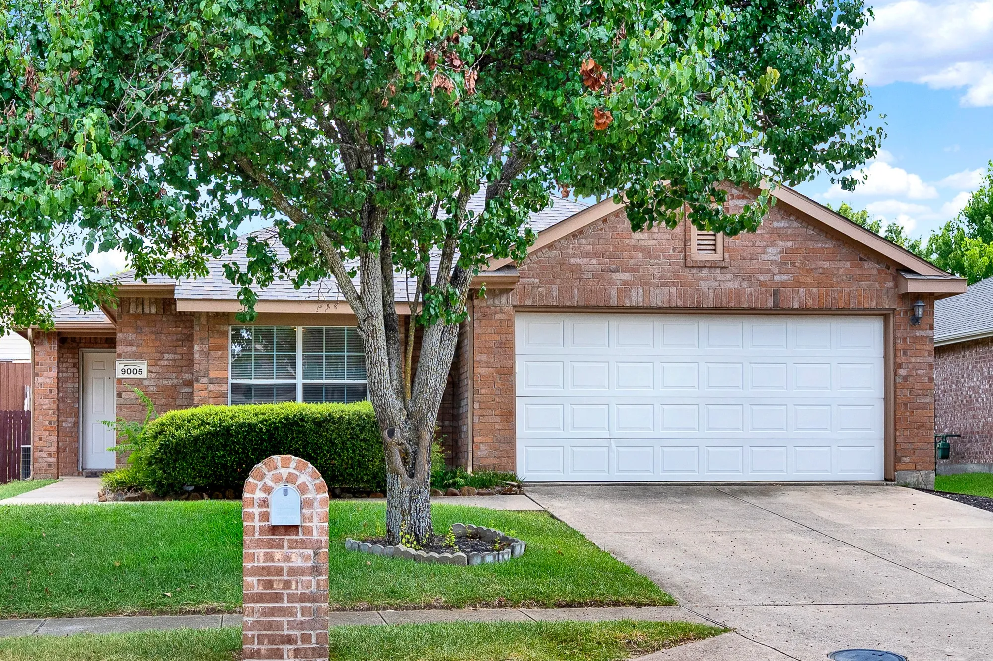 Single Family Residence For Rent in Collin County , 9005 Warren Drive, Mc Kinney, Texas 75071, 3 Bedroom, 2 Bathroom, 2 Garage spaces, 1,421 Sqft, built in 2002, mls#21345238, Real Estate Agent in Mc Kinney, Homes For Rent in Collin county, Homes For Rent in Mc Kinney, Realtor in Mc Kinney Texas, Real Estate Brokerage Independent Realty Texas, Luminita Cordes Realtor