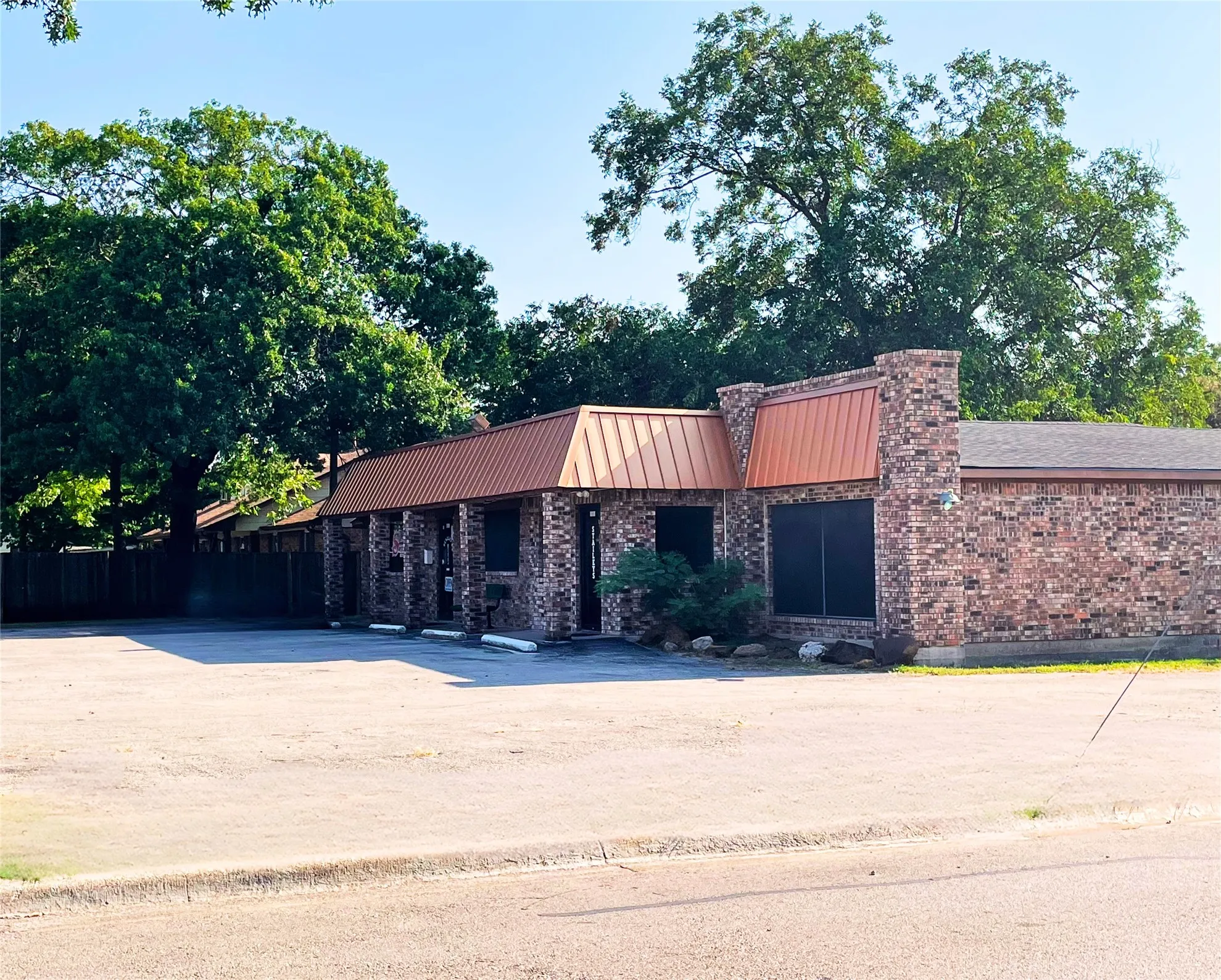 Retail For Sale in Collin County , 1600 N Waddill Street, Mc Kinney, Texas 75069, 0, 0, Garage spaces, 0 Sqft, built in 1975, Price $725,000, mls#21347757, Real Estate Agent in Mc Kinney, Homes For Sale in Collin county, Homes For Sale in Mc Kinney, Realtor in Mc Kinney Texas, Real Estate Brokerage Independent Realty Texas, Luminita Cordes Realtor