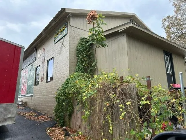 Office For Sale in Grayson County , 1211 S Armstrong Avenue, Denison, Texas 75020, 0, 0, Garage spaces, 0 Sqft, built in 1960, Price $450,000, mls#21347815, Real Estate Agent in Denison, Homes For Sale in Grayson county, Homes For Sale in Denison, Realtor in Denison Texas, Real Estate Brokerage Independent Realty Texas, Luminita Cordes Realtor