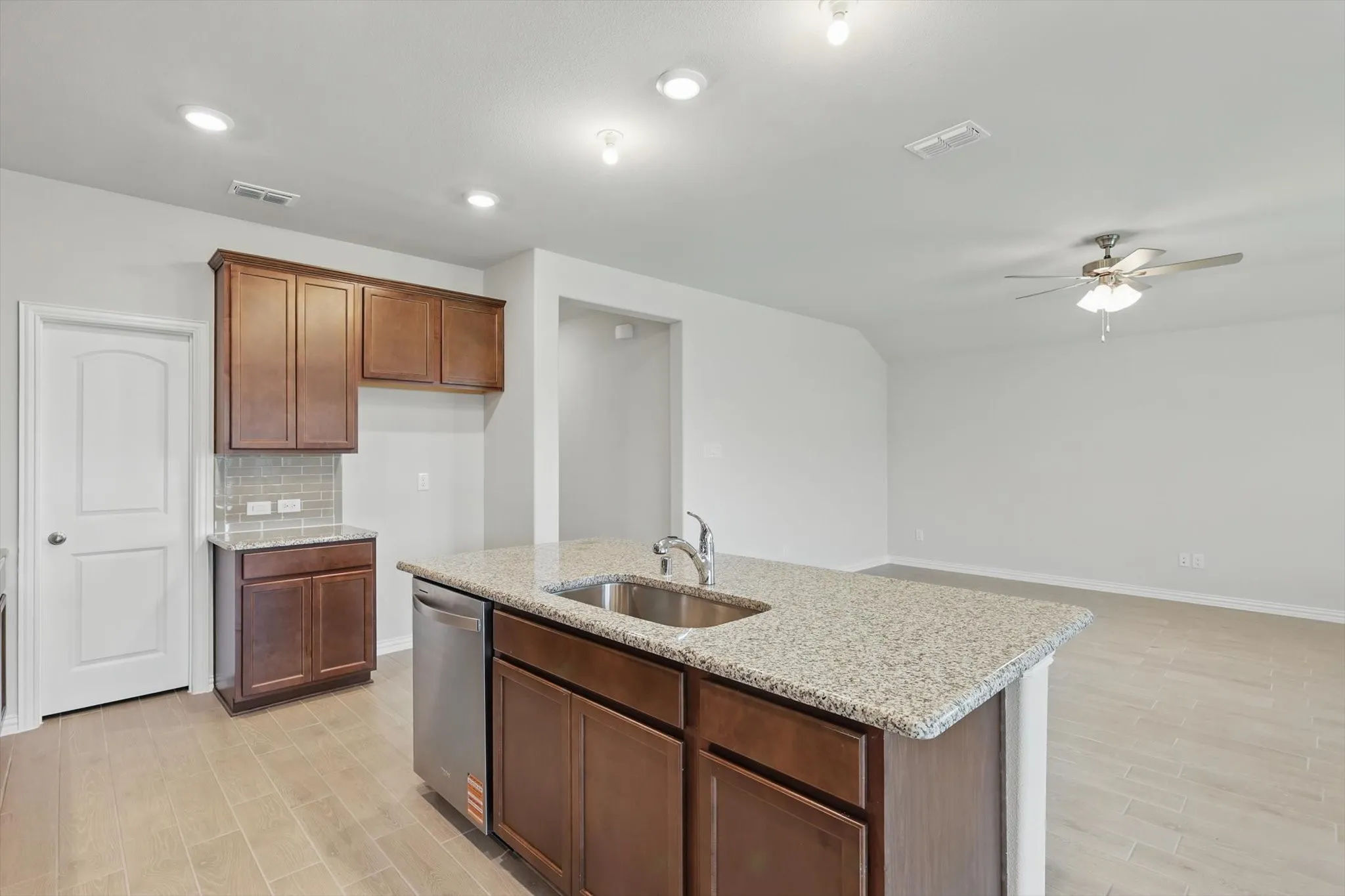 Single Family Residence For Rent in Collin County , 3928 Malachite Drive, Celina, Texas 75009, 4 Bedroom, 2 Bathroom, 2 Garage spaces, 2,065 Sqft, built in 2025, mls#21347824, Real Estate Agent in Celina, Homes For Rent in Collin county, Homes For Rent in Celina, Realtor in Celina Texas, Real Estate Brokerage Independent Realty Texas, Luminita Cordes Realtor