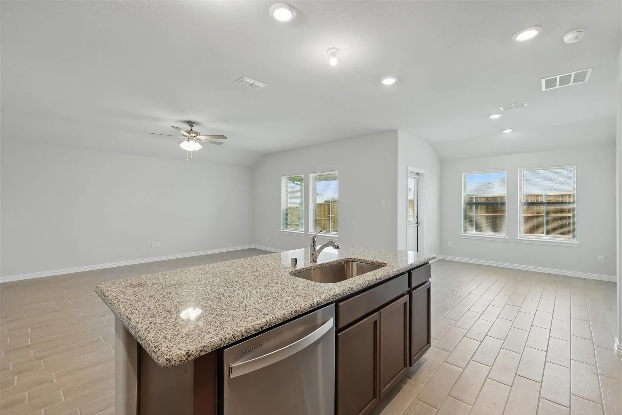 Single Family Residence For Rent in Collin County , 3928 Malachite Drive, Celina, Texas 75009, 4 Bedroom, 2 Bathroom, 2 Garage spaces, 2,065 Sqft, built in 2025, mls#21347824, Real Estate Agent in Celina, Homes For Rent in Collin county, Homes For Rent in Celina, Realtor in Celina Texas, Real Estate Brokerage Independent Realty Texas, Luminita Cordes Realtor