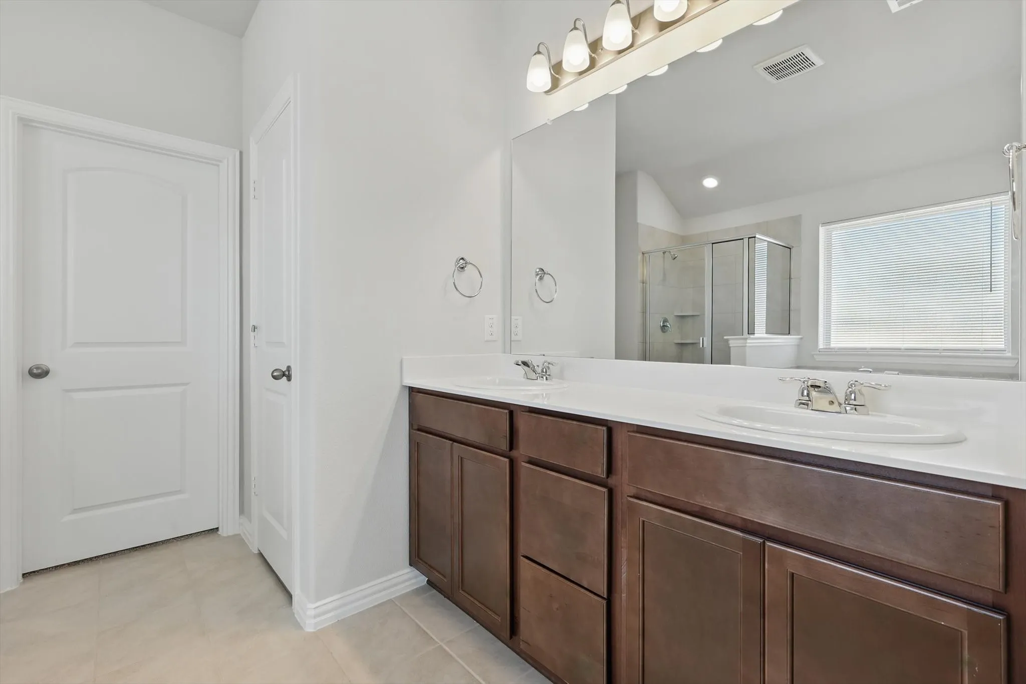 Single Family Residence For Rent in Collin County , 3928 Malachite Drive, Celina, Texas 75009, 4 Bedroom, 2 Bathroom, 2 Garage spaces, 2,065 Sqft, built in 2025, mls#21347824, Real Estate Agent in Celina, Homes For Rent in Collin county, Homes For Rent in Celina, Realtor in Celina Texas, Real Estate Brokerage Independent Realty Texas, Luminita Cordes Realtor