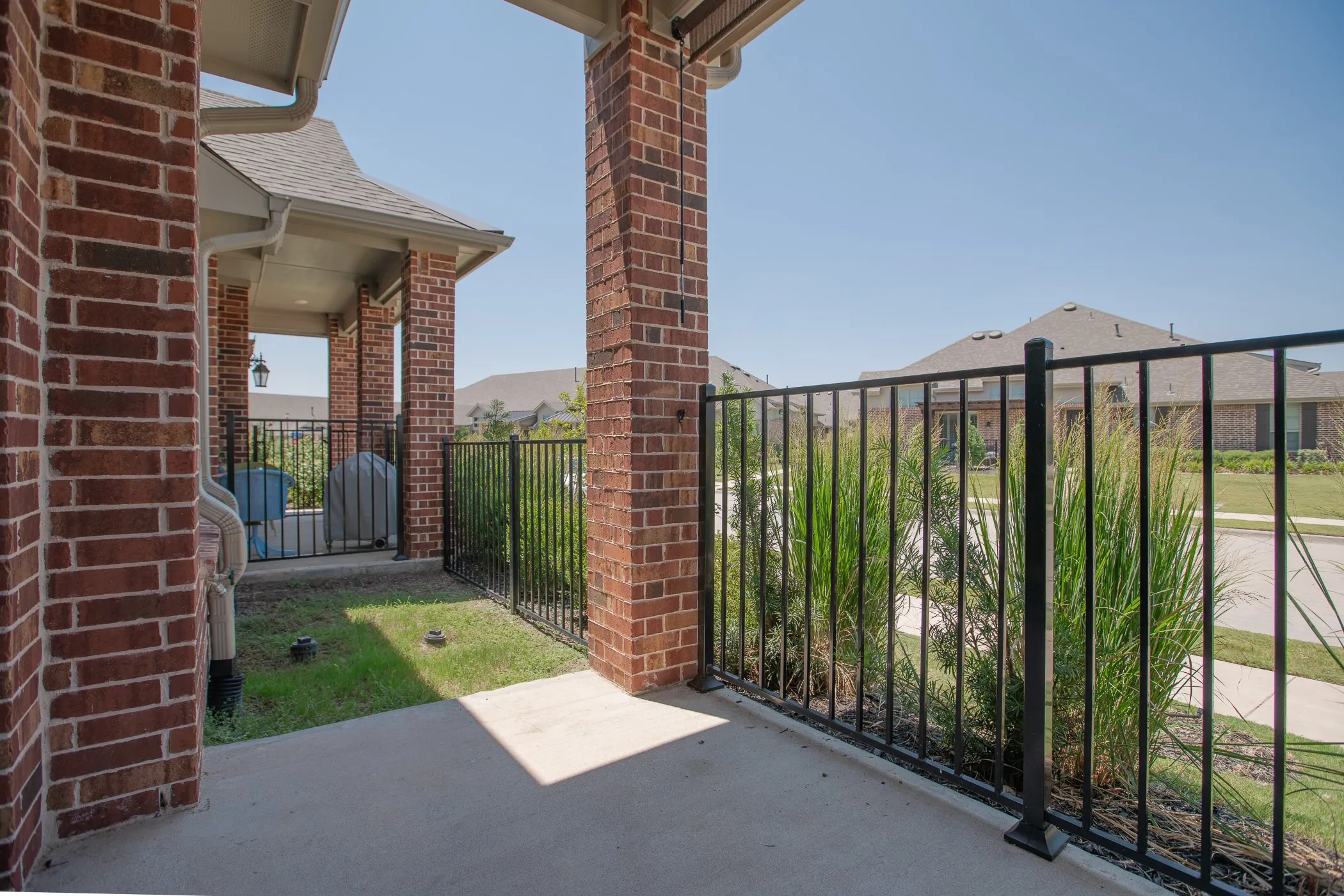Townhouse For Sale in Collin County , 613 Cloverleaf Drive, Wylie, Texas 75098, 3 Bedroom, 3 Bathroom, 2 Garage spaces, 1,701 Sqft, built in 2022, mls#21347814, Real Estate Agent in Wylie, Homes For Sale in Collin county, Homes For Sale in Wylie, Realtor in Wylie Texas, Real Estate Brokerage Independent Realty Texas, Luminita Cordes Realtor