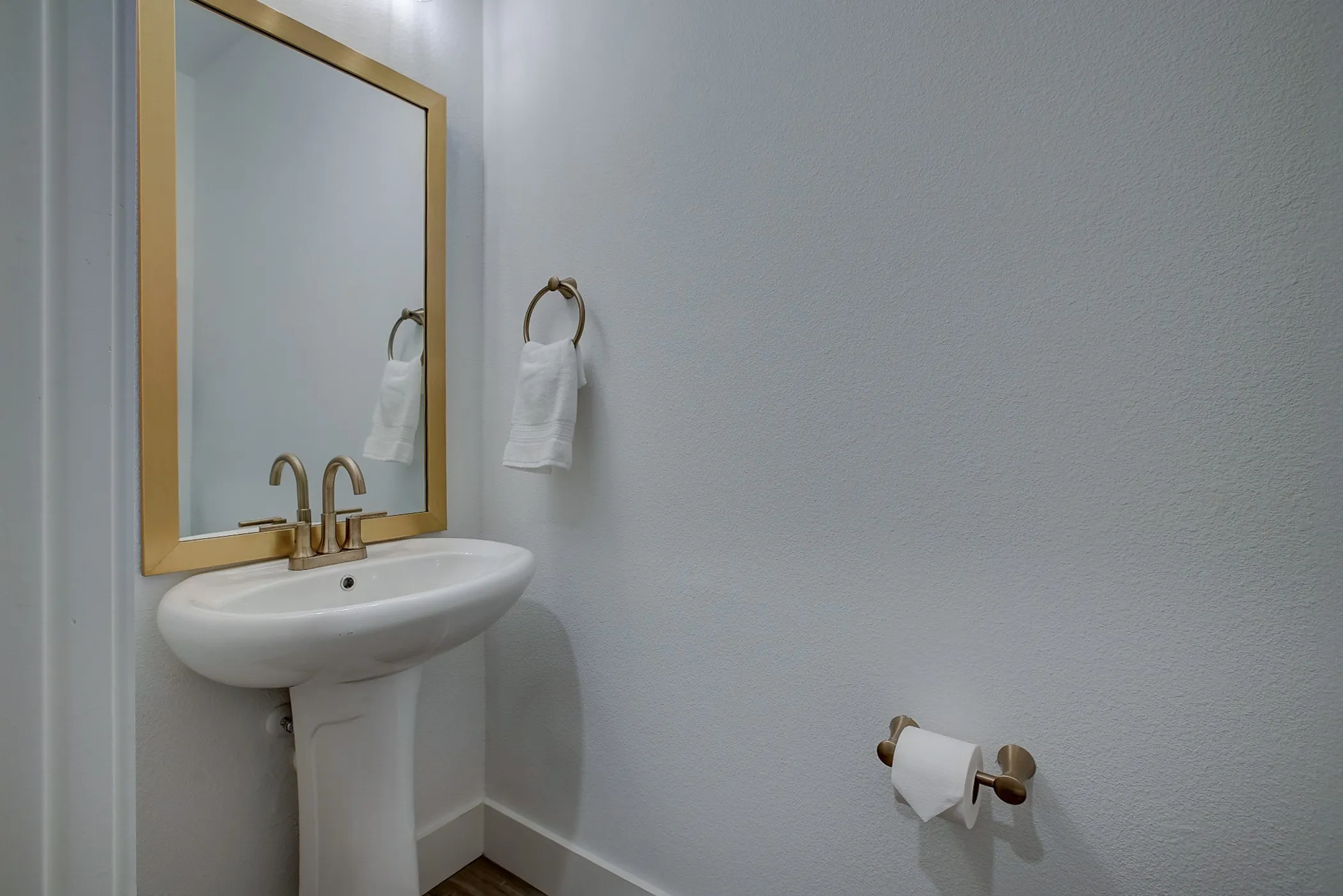 Townhouse For Sale in Collin County , 613 Cloverleaf Drive, Wylie, Texas 75098, 3 Bedroom, 3 Bathroom, 2 Garage spaces, 1,701 Sqft, built in 2022, mls#21347814, Real Estate Agent in Wylie, Homes For Sale in Collin county, Homes For Sale in Wylie, Realtor in Wylie Texas, Real Estate Brokerage Independent Realty Texas, Luminita Cordes Realtor