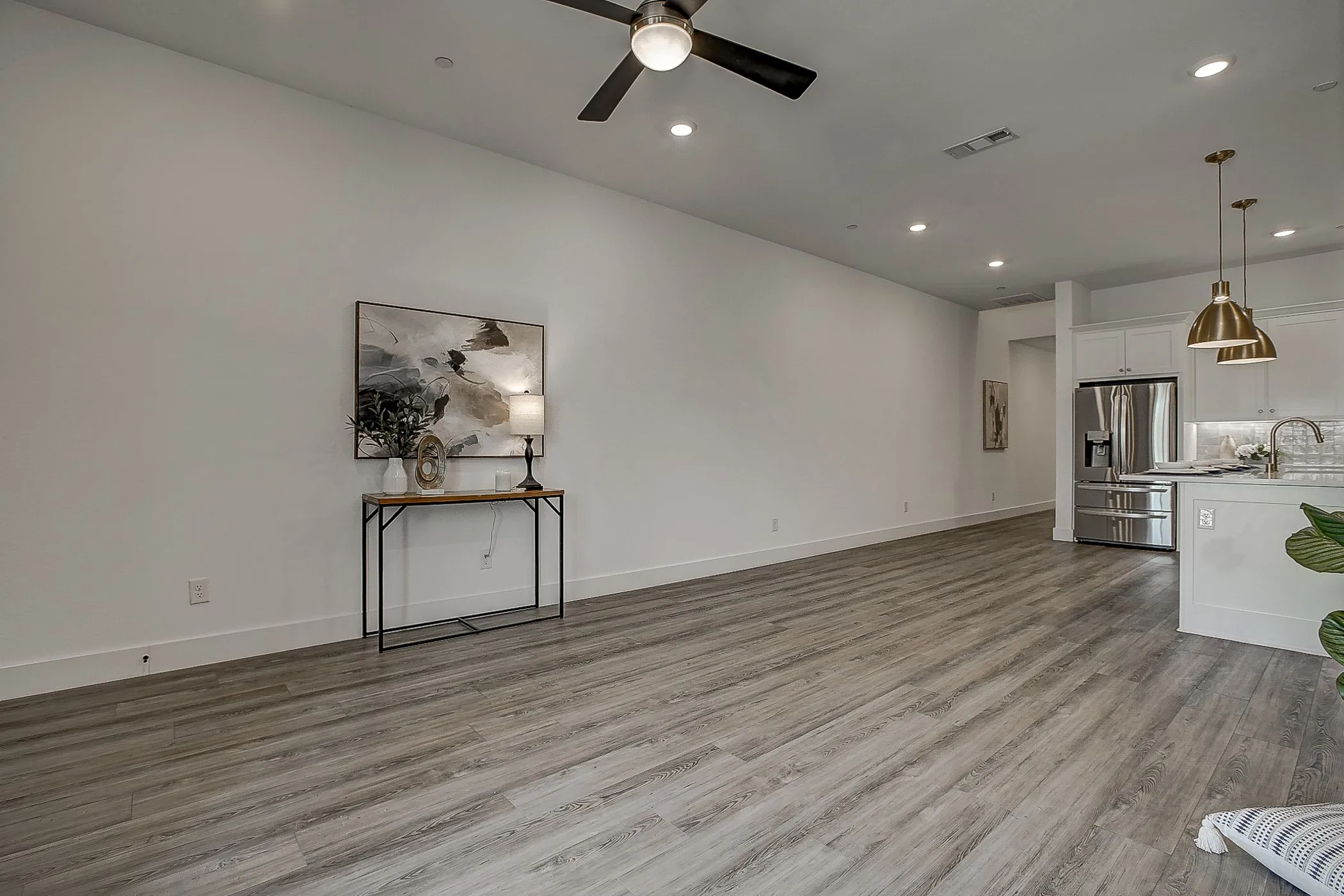 Townhouse For Sale in Collin County , 613 Cloverleaf Drive, Wylie, Texas 75098, 3 Bedroom, 3 Bathroom, 2 Garage spaces, 1,701 Sqft, built in 2022, mls#21347814, Real Estate Agent in Wylie, Homes For Sale in Collin county, Homes For Sale in Wylie, Realtor in Wylie Texas, Real Estate Brokerage Independent Realty Texas, Luminita Cordes Realtor