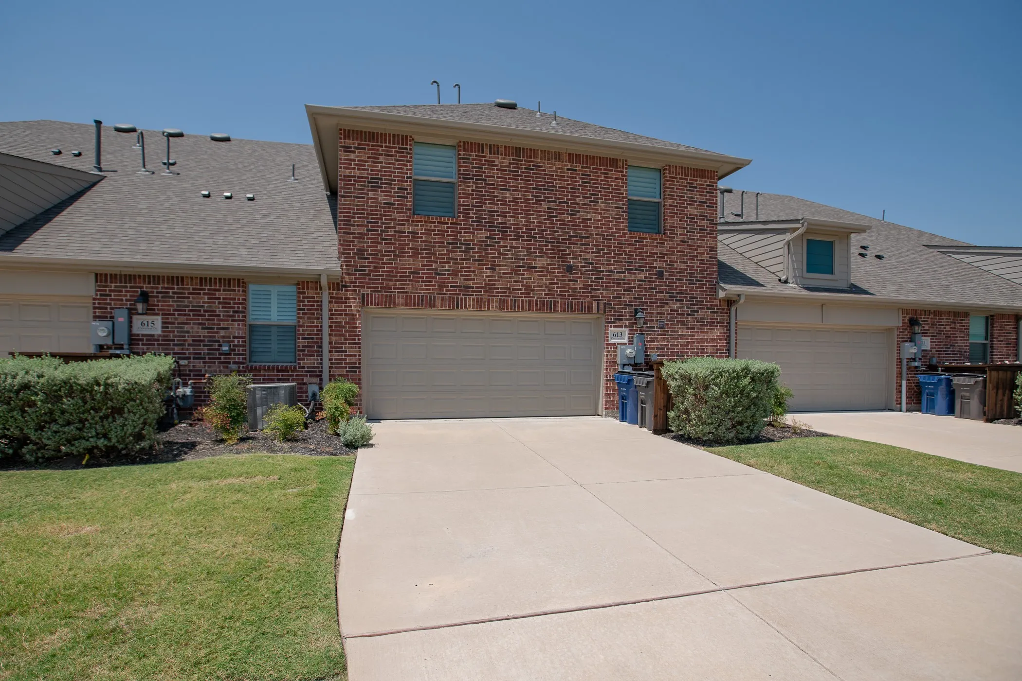Townhouse For Sale in Collin County , 613 Cloverleaf Drive, Wylie, Texas 75098, 3 Bedroom, 3 Bathroom, 2 Garage spaces, 1,701 Sqft, built in 2022, mls#21347814, Real Estate Agent in Wylie, Homes For Sale in Collin county, Homes For Sale in Wylie, Realtor in Wylie Texas, Real Estate Brokerage Independent Realty Texas, Luminita Cordes Realtor