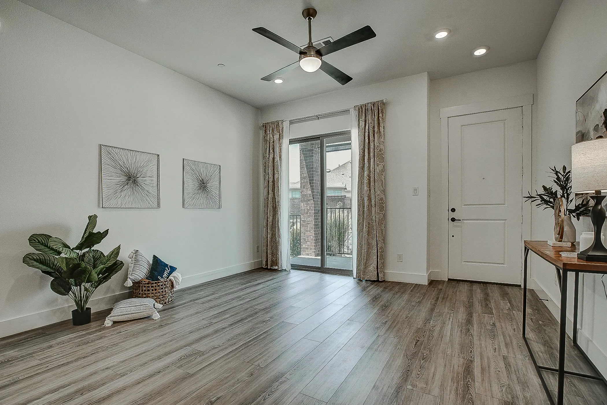Townhouse For Sale in Collin County , 613 Cloverleaf Drive, Wylie, Texas 75098, 3 Bedroom, 3 Bathroom, 2 Garage spaces, 1,701 Sqft, built in 2022, mls#21347814, Real Estate Agent in Wylie, Homes For Sale in Collin county, Homes For Sale in Wylie, Realtor in Wylie Texas, Real Estate Brokerage Independent Realty Texas, Luminita Cordes Realtor