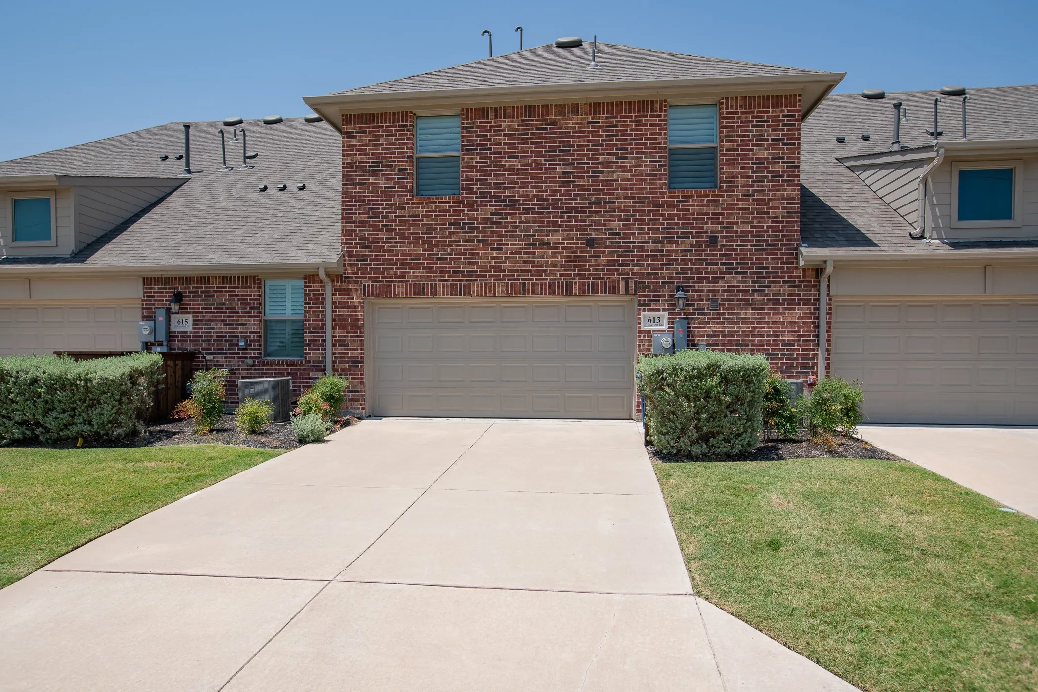Townhouse For Sale in Collin County , 613 Cloverleaf Drive, Wylie, Texas 75098, 3 Bedroom, 3 Bathroom, 2 Garage spaces, 1,701 Sqft, built in 2022, mls#21347814, Real Estate Agent in Wylie, Homes For Sale in Collin county, Homes For Sale in Wylie, Realtor in Wylie Texas, Real Estate Brokerage Independent Realty Texas, Luminita Cordes Realtor