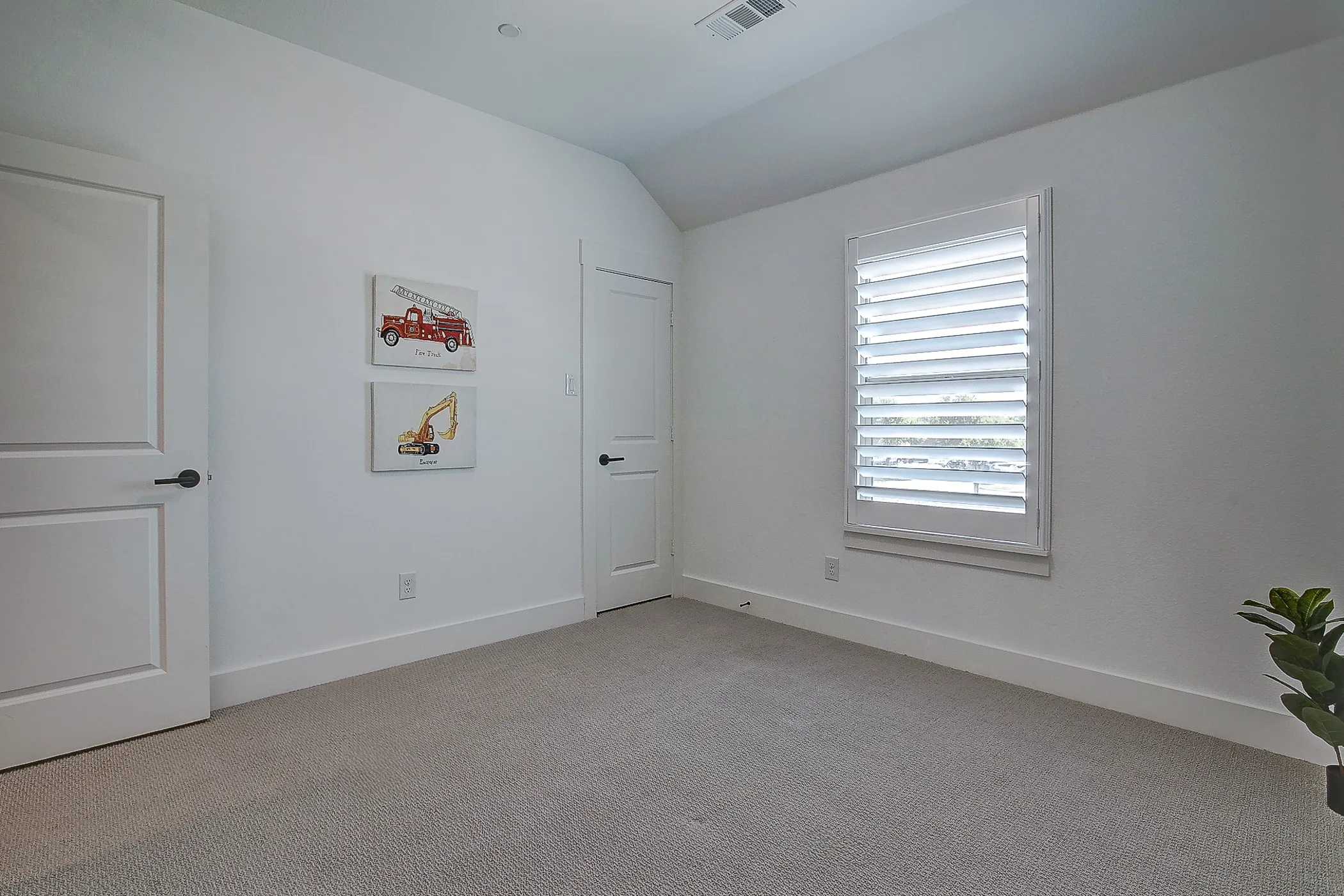 Townhouse For Sale in Collin County , 613 Cloverleaf Drive, Wylie, Texas 75098, 3 Bedroom, 3 Bathroom, 2 Garage spaces, 1,701 Sqft, built in 2022, mls#21347814, Real Estate Agent in Wylie, Homes For Sale in Collin county, Homes For Sale in Wylie, Realtor in Wylie Texas, Real Estate Brokerage Independent Realty Texas, Luminita Cordes Realtor