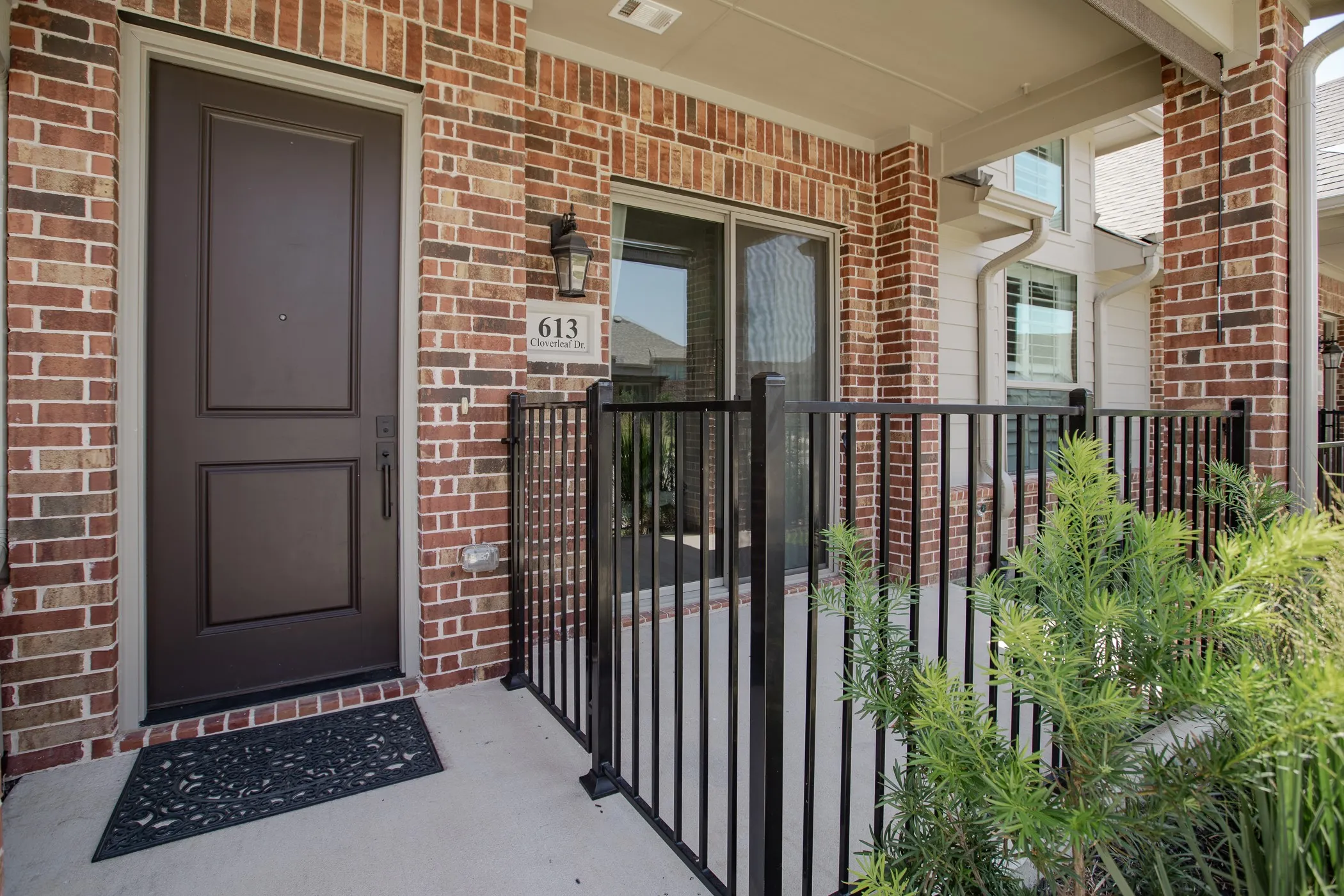Townhouse For Sale in Collin County , 613 Cloverleaf Drive, Wylie, Texas 75098, 3 Bedroom, 3 Bathroom, 2 Garage spaces, 1,701 Sqft, built in 2022, mls#21347814, Real Estate Agent in Wylie, Homes For Sale in Collin county, Homes For Sale in Wylie, Realtor in Wylie Texas, Real Estate Brokerage Independent Realty Texas, Luminita Cordes Realtor