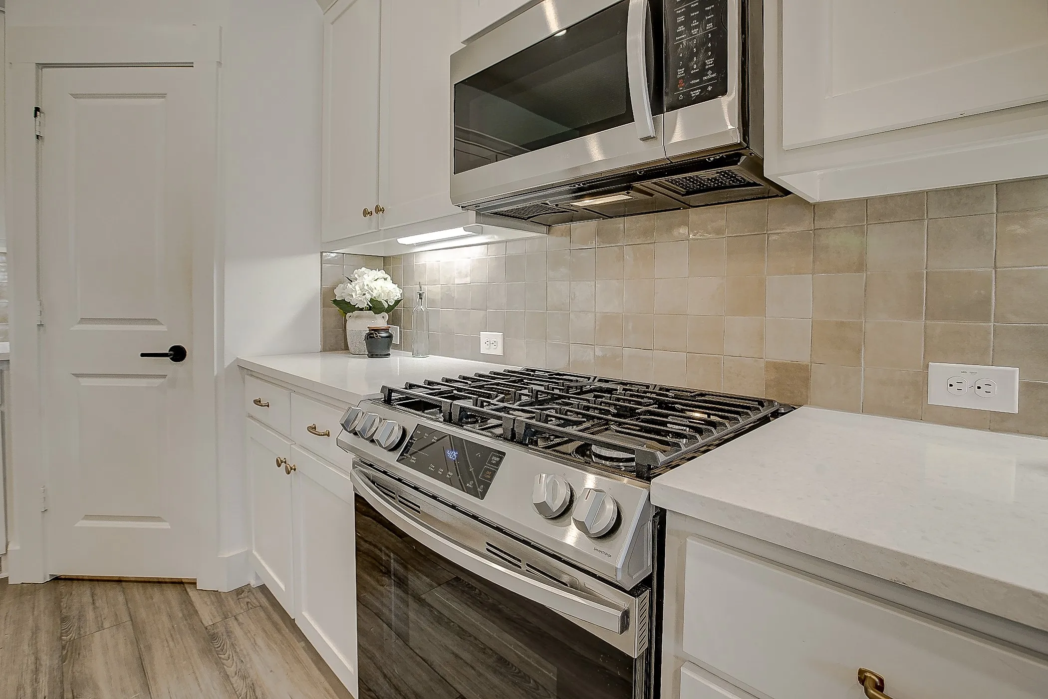 Townhouse For Sale in Collin County , 613 Cloverleaf Drive, Wylie, Texas 75098, 3 Bedroom, 3 Bathroom, 2 Garage spaces, 1,701 Sqft, built in 2022, mls#21347814, Real Estate Agent in Wylie, Homes For Sale in Collin county, Homes For Sale in Wylie, Realtor in Wylie Texas, Real Estate Brokerage Independent Realty Texas, Luminita Cordes Realtor