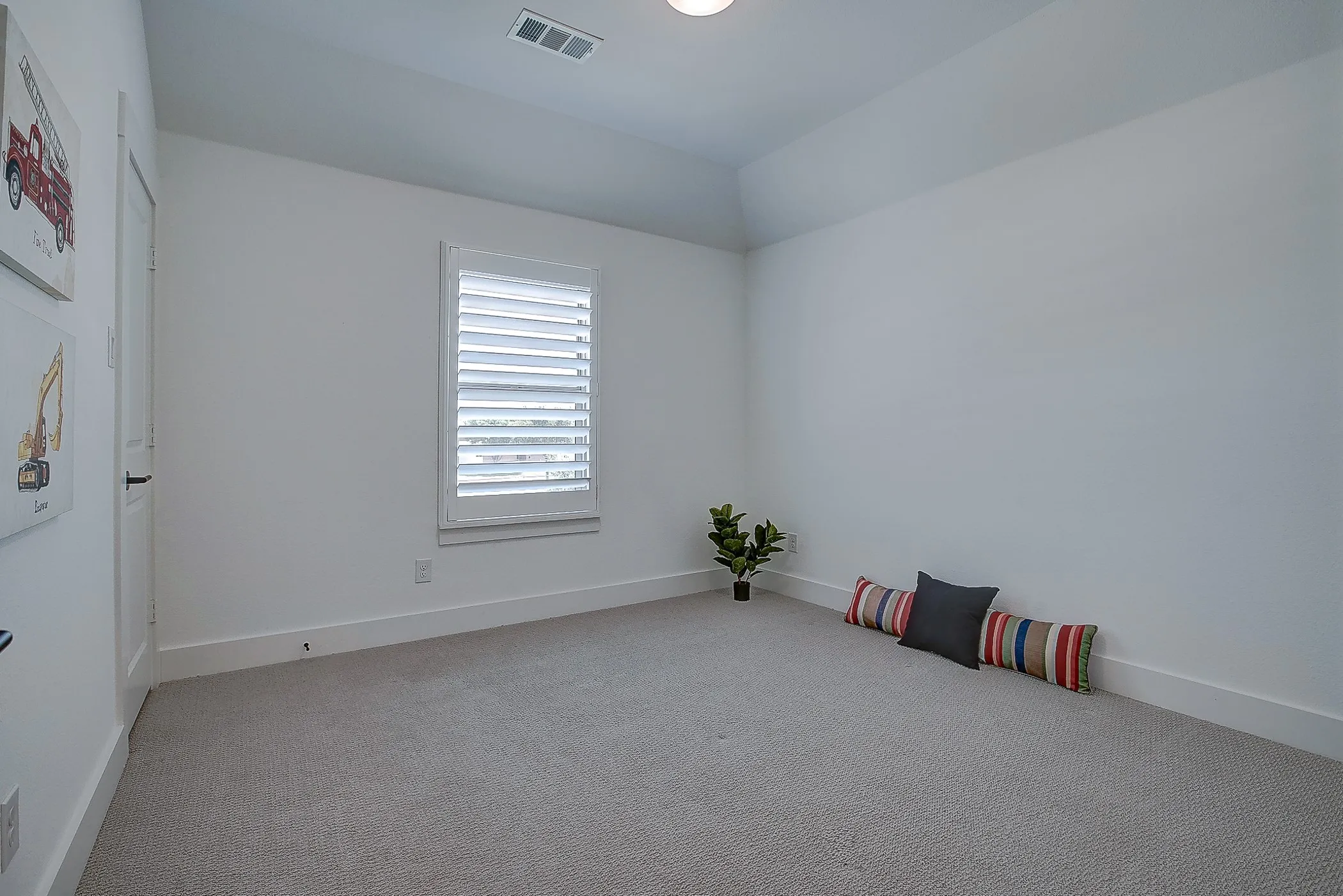Townhouse For Sale in Collin County , 613 Cloverleaf Drive, Wylie, Texas 75098, 3 Bedroom, 3 Bathroom, 2 Garage spaces, 1,701 Sqft, built in 2022, mls#21347814, Real Estate Agent in Wylie, Homes For Sale in Collin county, Homes For Sale in Wylie, Realtor in Wylie Texas, Real Estate Brokerage Independent Realty Texas, Luminita Cordes Realtor