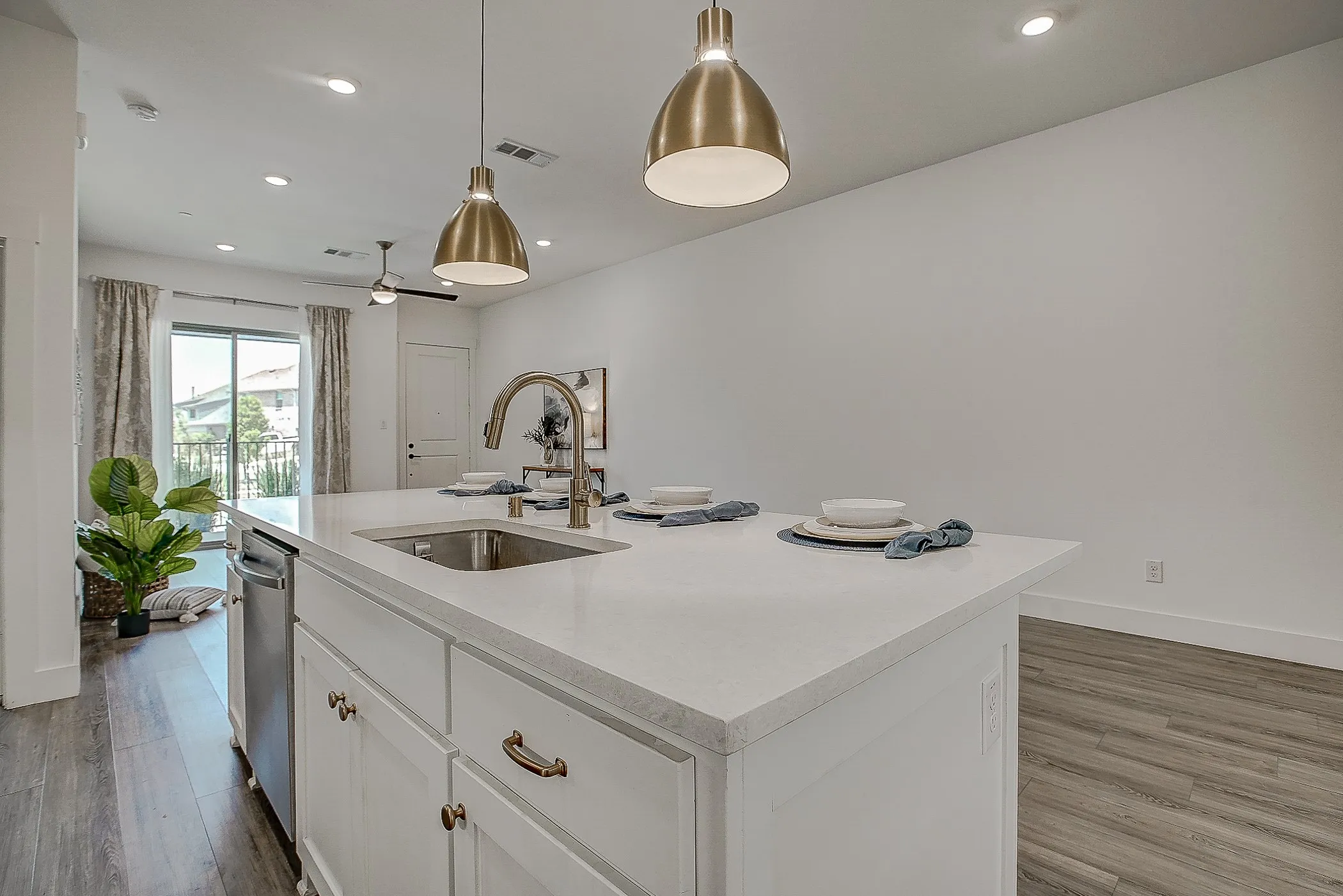 Townhouse For Sale in Collin County , 613 Cloverleaf Drive, Wylie, Texas 75098, 3 Bedroom, 3 Bathroom, 2 Garage spaces, 1,701 Sqft, built in 2022, mls#21347814, Real Estate Agent in Wylie, Homes For Sale in Collin county, Homes For Sale in Wylie, Realtor in Wylie Texas, Real Estate Brokerage Independent Realty Texas, Luminita Cordes Realtor
