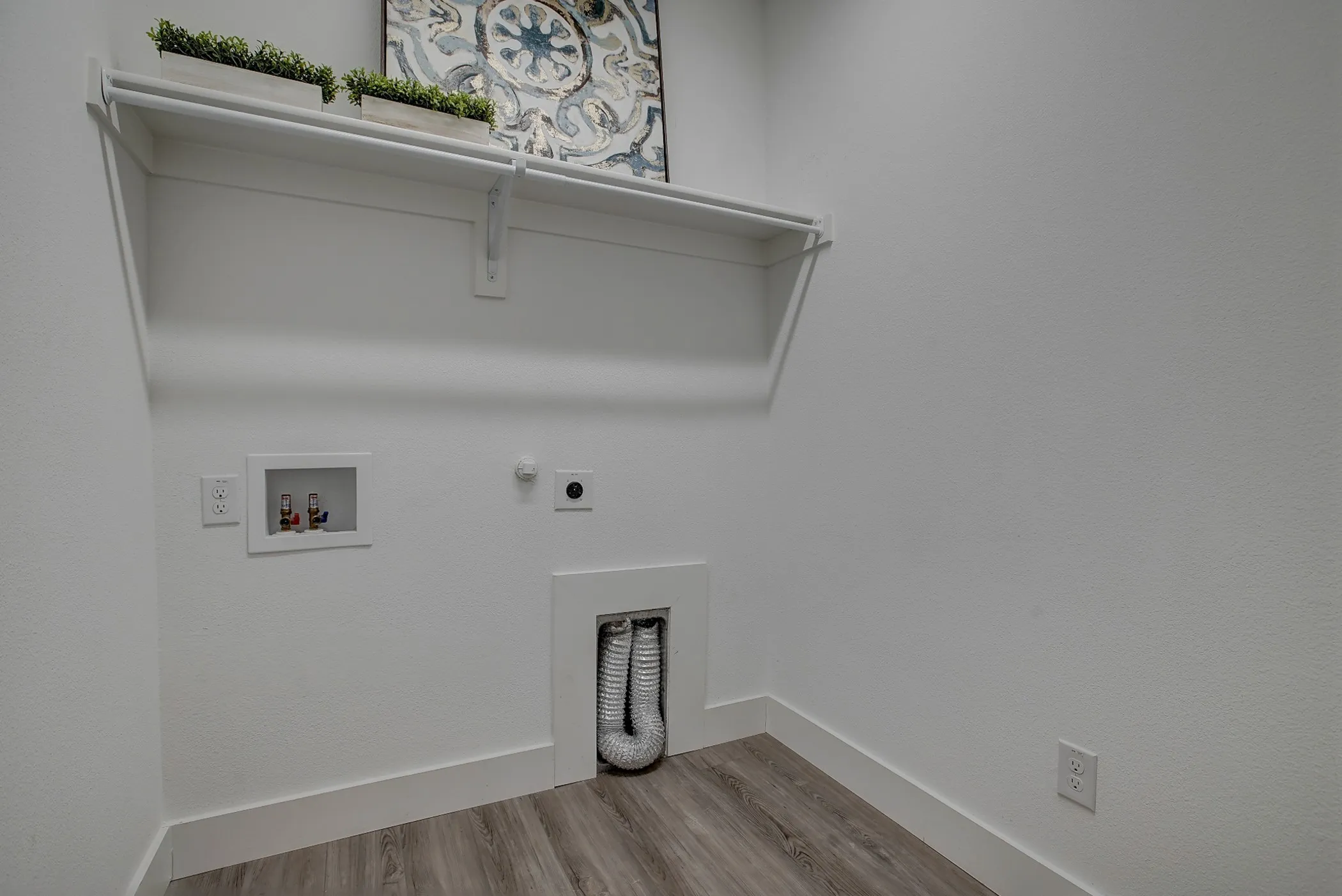 Townhouse For Sale in Collin County , 613 Cloverleaf Drive, Wylie, Texas 75098, 3 Bedroom, 3 Bathroom, 2 Garage spaces, 1,701 Sqft, built in 2022, mls#21347814, Real Estate Agent in Wylie, Homes For Sale in Collin county, Homes For Sale in Wylie, Realtor in Wylie Texas, Real Estate Brokerage Independent Realty Texas, Luminita Cordes Realtor