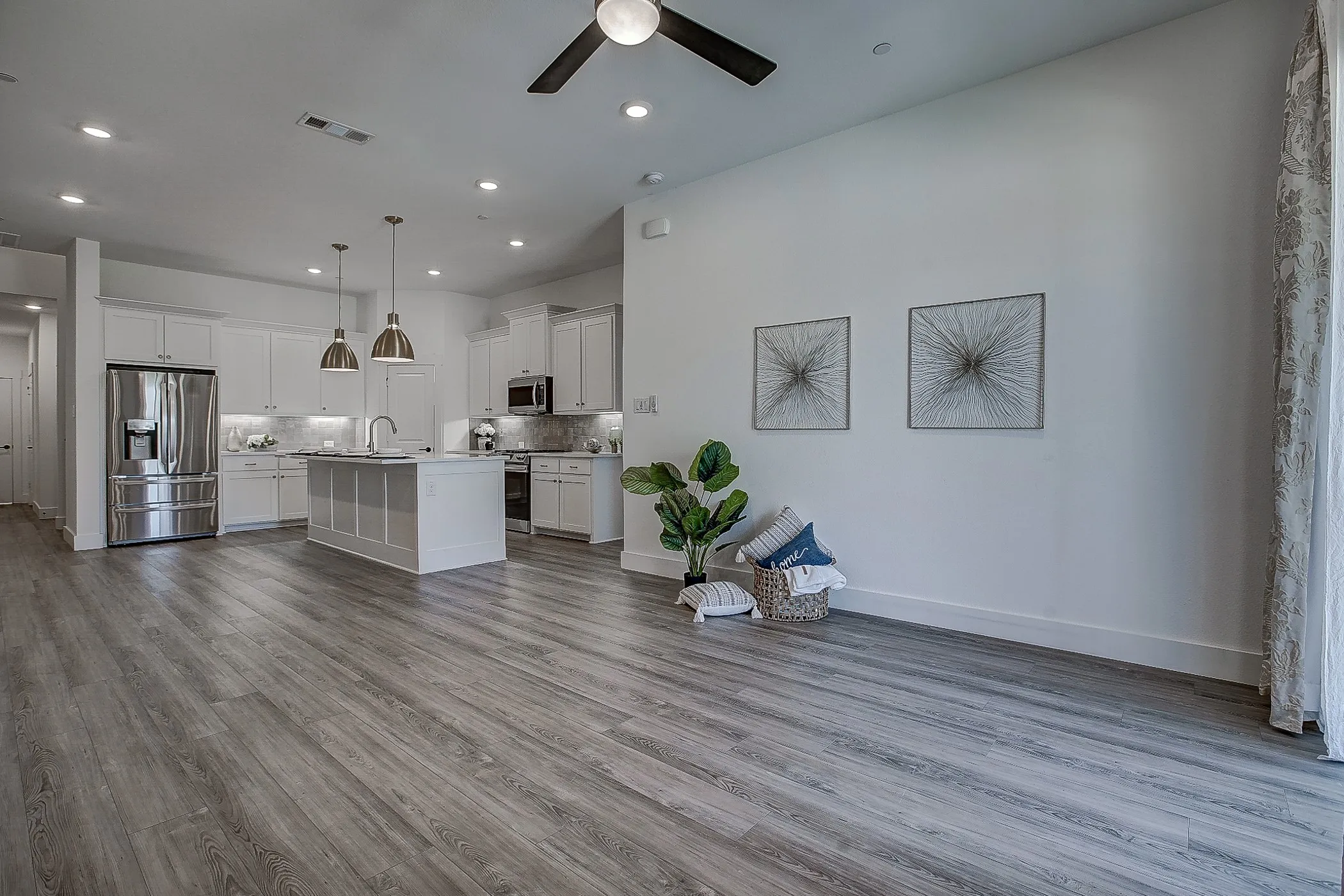 Townhouse For Sale in Collin County , 613 Cloverleaf Drive, Wylie, Texas 75098, 3 Bedroom, 3 Bathroom, 2 Garage spaces, 1,701 Sqft, built in 2022, mls#21347814, Real Estate Agent in Wylie, Homes For Sale in Collin county, Homes For Sale in Wylie, Realtor in Wylie Texas, Real Estate Brokerage Independent Realty Texas, Luminita Cordes Realtor