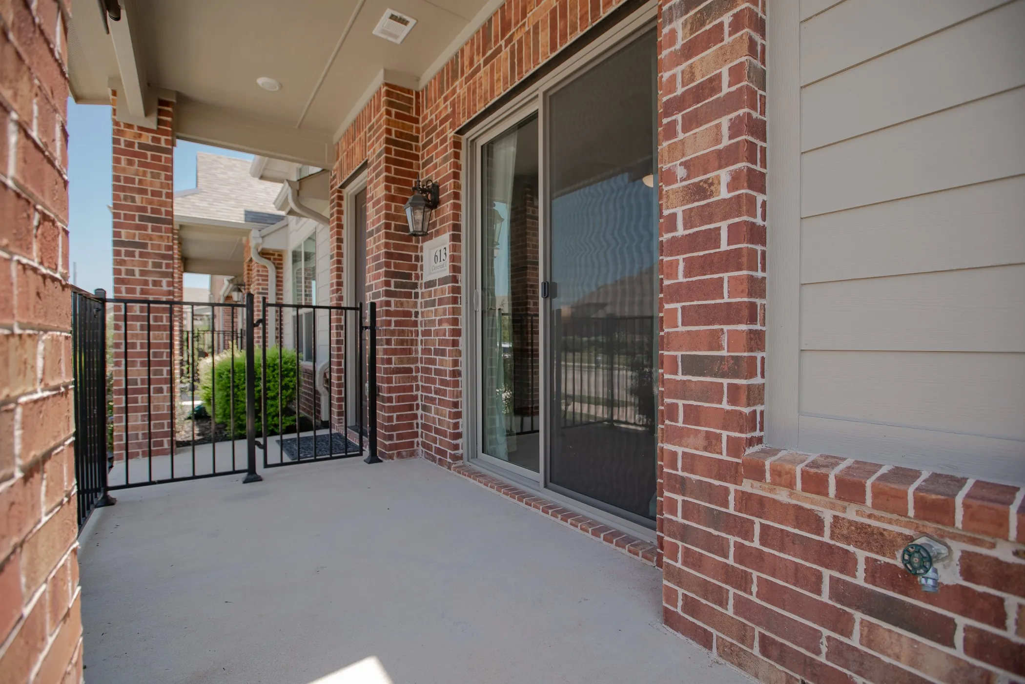 Townhouse For Sale in Collin County , 613 Cloverleaf Drive, Wylie, Texas 75098, 3 Bedroom, 3 Bathroom, 2 Garage spaces, 1,701 Sqft, built in 2022, mls#21347814, Real Estate Agent in Wylie, Homes For Sale in Collin county, Homes For Sale in Wylie, Realtor in Wylie Texas, Real Estate Brokerage Independent Realty Texas, Luminita Cordes Realtor