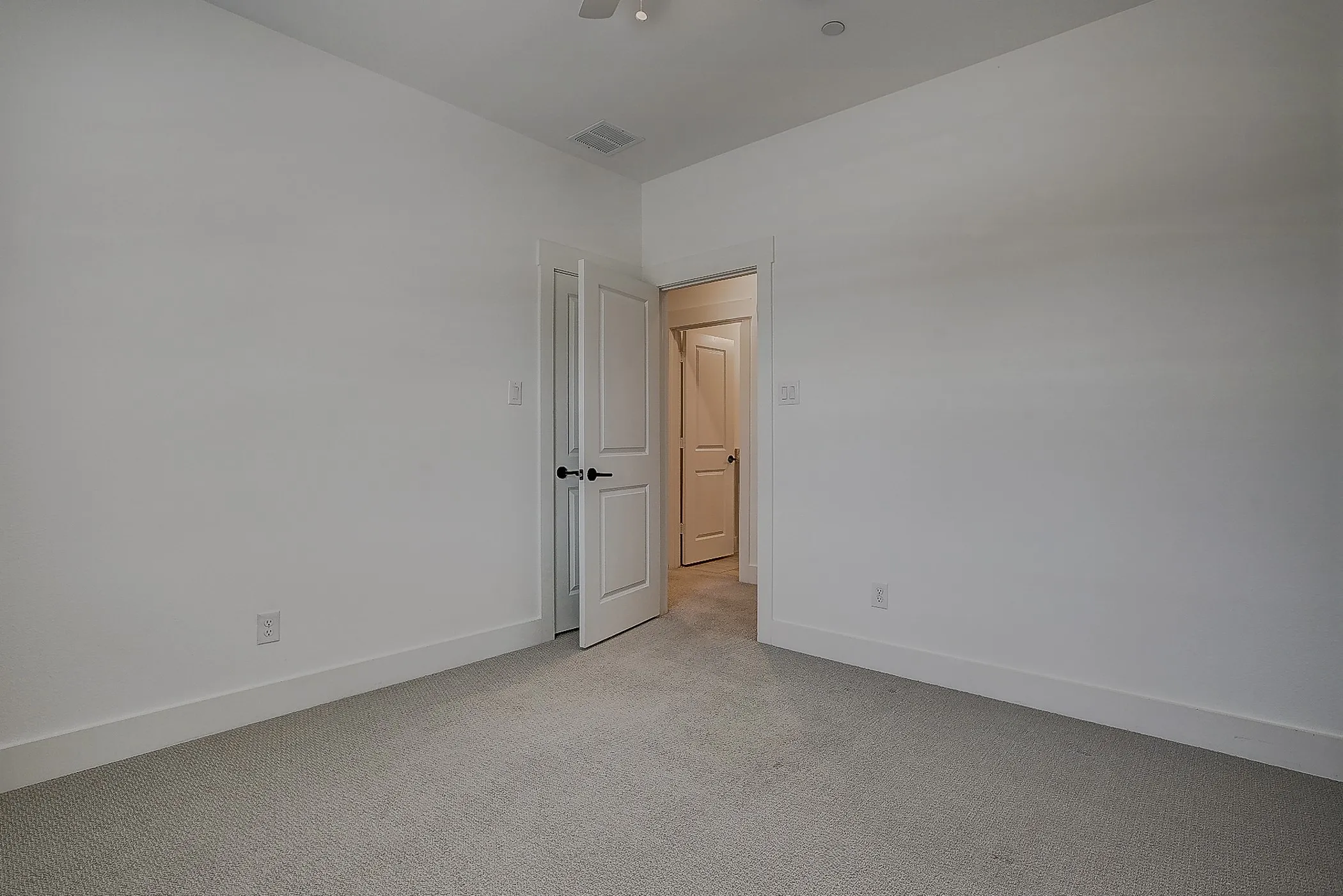 Townhouse For Sale in Collin County , 613 Cloverleaf Drive, Wylie, Texas 75098, 3 Bedroom, 3 Bathroom, 2 Garage spaces, 1,701 Sqft, built in 2022, mls#21347814, Real Estate Agent in Wylie, Homes For Sale in Collin county, Homes For Sale in Wylie, Realtor in Wylie Texas, Real Estate Brokerage Independent Realty Texas, Luminita Cordes Realtor