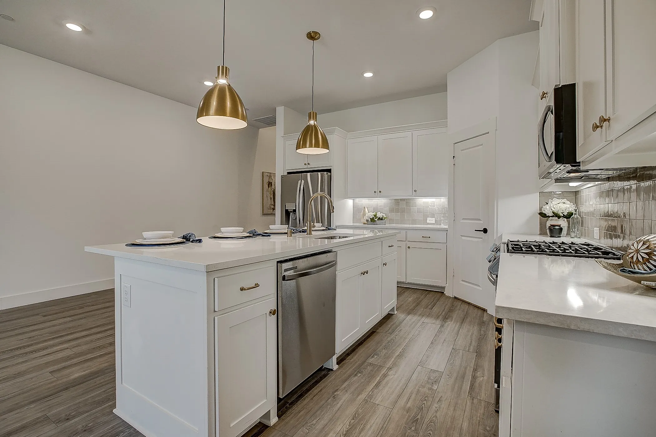 Townhouse For Sale in Collin County , 613 Cloverleaf Drive, Wylie, Texas 75098, 3 Bedroom, 3 Bathroom, 2 Garage spaces, 1,701 Sqft, built in 2022, mls#21347814, Real Estate Agent in Wylie, Homes For Sale in Collin county, Homes For Sale in Wylie, Realtor in Wylie Texas, Real Estate Brokerage Independent Realty Texas, Luminita Cordes Realtor