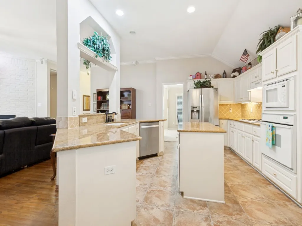 Single Family Residence For Sale in Dallas County , 609 Weeping Willow Road, Garland, Texas 75044, 4 Bedroom, 2 Bathroom, 2 Garage spaces, 2,202 Sqft, built in 1999, mls#21347809, Real Estate Agent in Garland, Homes For Sale in Dallas county, Homes For Sale in Garland, Realtor in Garland Texas, Real Estate Brokerage Independent Realty Texas, Luminita Cordes Realtor