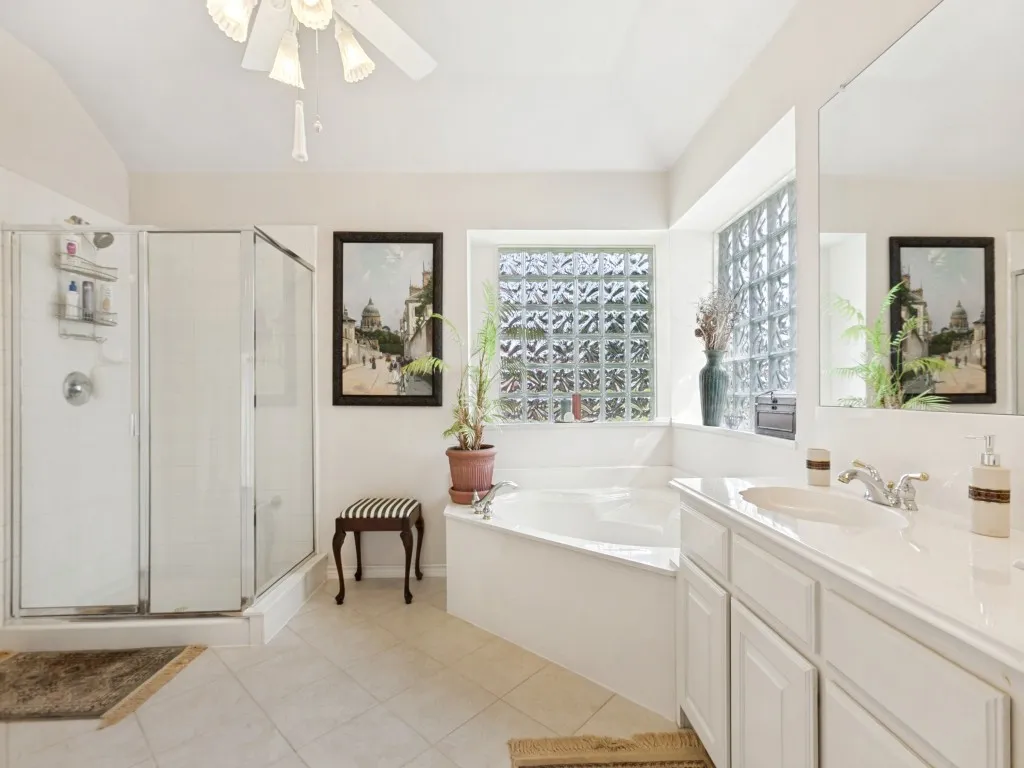 Single Family Residence For Sale in Dallas County , 609 Weeping Willow Road, Garland, Texas 75044, 4 Bedroom, 2 Bathroom, 2 Garage spaces, 2,202 Sqft, built in 1999, mls#21347809, Real Estate Agent in Garland, Homes For Sale in Dallas county, Homes For Sale in Garland, Realtor in Garland Texas, Real Estate Brokerage Independent Realty Texas, Luminita Cordes Realtor