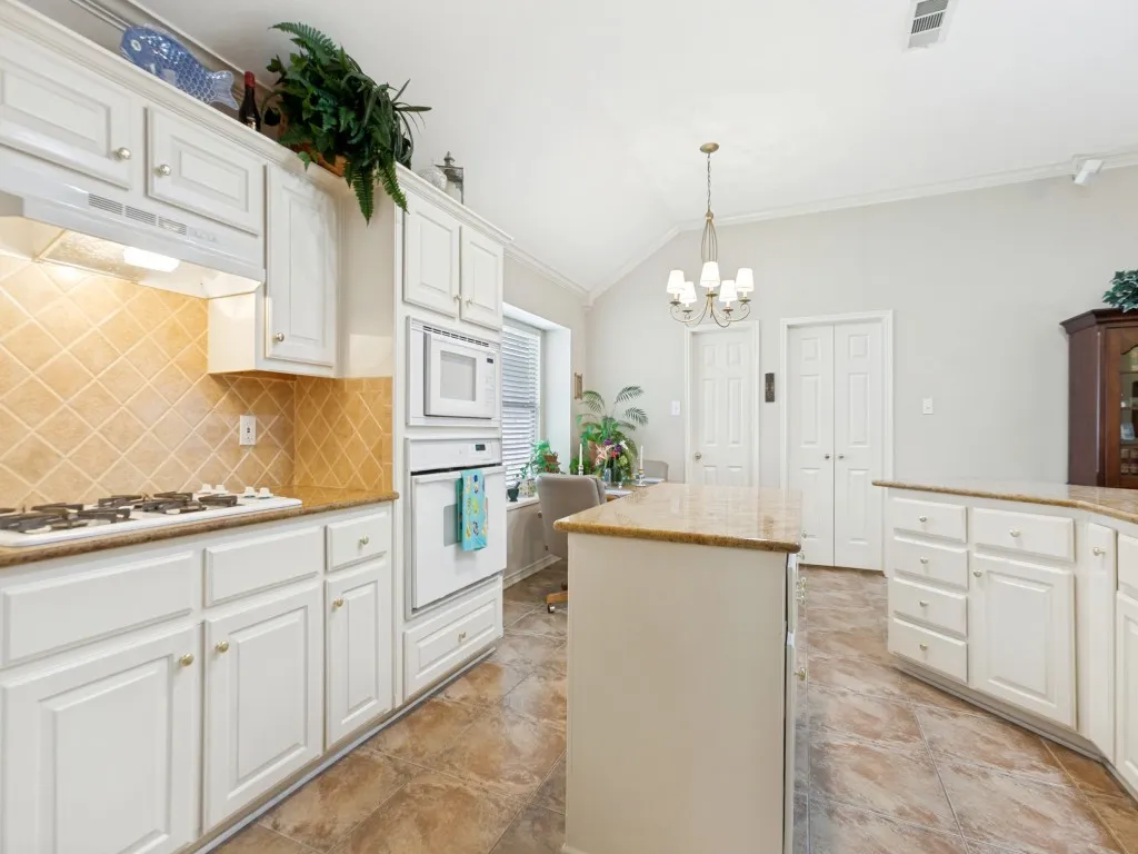 Single Family Residence For Sale in Dallas County , 609 Weeping Willow Road, Garland, Texas 75044, 4 Bedroom, 2 Bathroom, 2 Garage spaces, 2,202 Sqft, built in 1999, mls#21347809, Real Estate Agent in Garland, Homes For Sale in Dallas county, Homes For Sale in Garland, Realtor in Garland Texas, Real Estate Brokerage Independent Realty Texas, Luminita Cordes Realtor