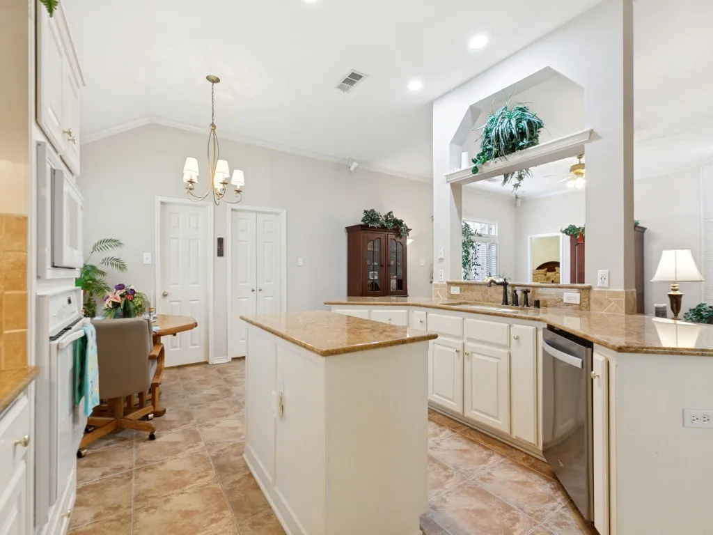 Single Family Residence For Sale in Dallas County , 609 Weeping Willow Road, Garland, Texas 75044, 4 Bedroom, 2 Bathroom, 2 Garage spaces, 2,202 Sqft, built in 1999, mls#21347809, Real Estate Agent in Garland, Homes For Sale in Dallas county, Homes For Sale in Garland, Realtor in Garland Texas, Real Estate Brokerage Independent Realty Texas, Luminita Cordes Realtor