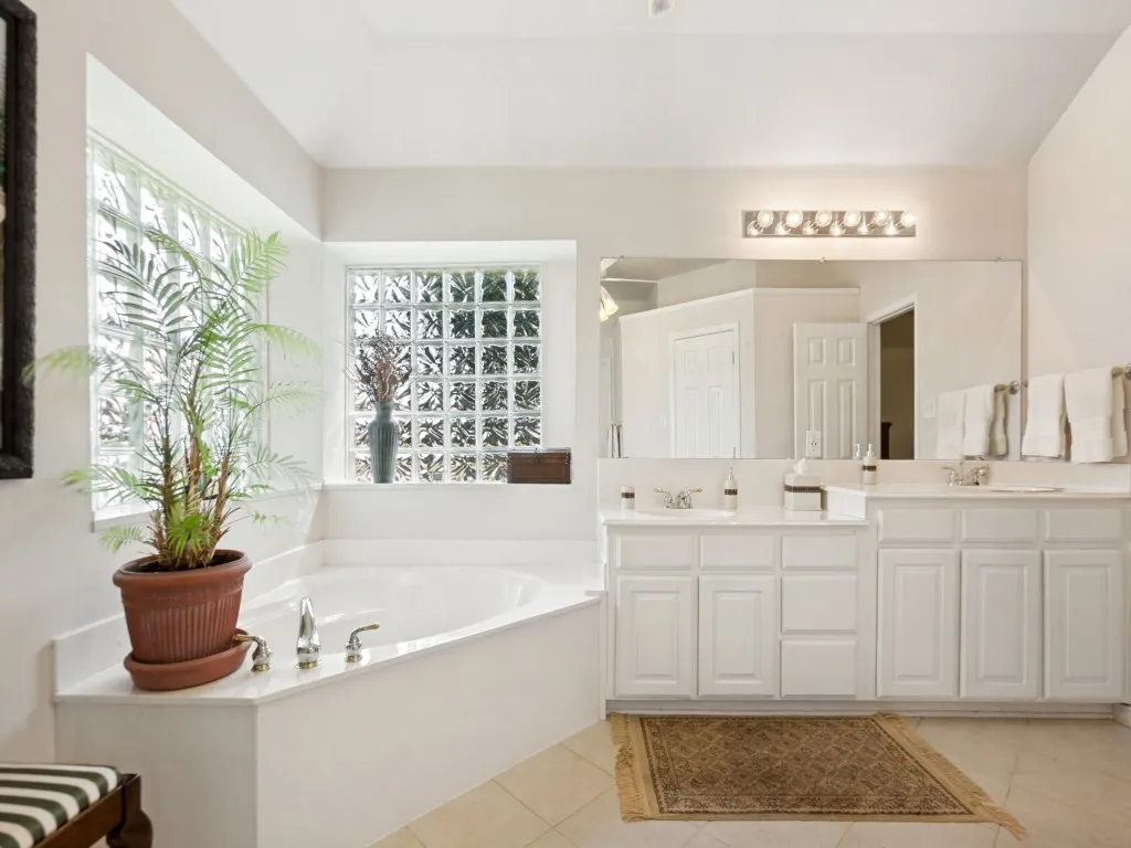 Single Family Residence For Sale in Dallas County , 609 Weeping Willow Road, Garland, Texas 75044, 4 Bedroom, 2 Bathroom, 2 Garage spaces, 2,202 Sqft, built in 1999, mls#21347809, Real Estate Agent in Garland, Homes For Sale in Dallas county, Homes For Sale in Garland, Realtor in Garland Texas, Real Estate Brokerage Independent Realty Texas, Luminita Cordes Realtor