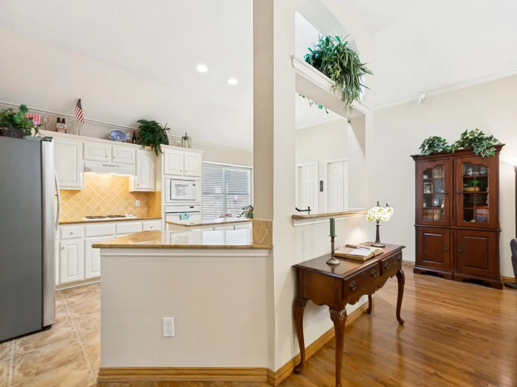Single Family Residence For Sale in Dallas County , 609 Weeping Willow Road, Garland, Texas 75044, 4 Bedroom, 2 Bathroom, 2 Garage spaces, 2,202 Sqft, built in 1999, mls#21347809, Real Estate Agent in Garland, Homes For Sale in Dallas county, Homes For Sale in Garland, Realtor in Garland Texas, Real Estate Brokerage Independent Realty Texas, Luminita Cordes Realtor
