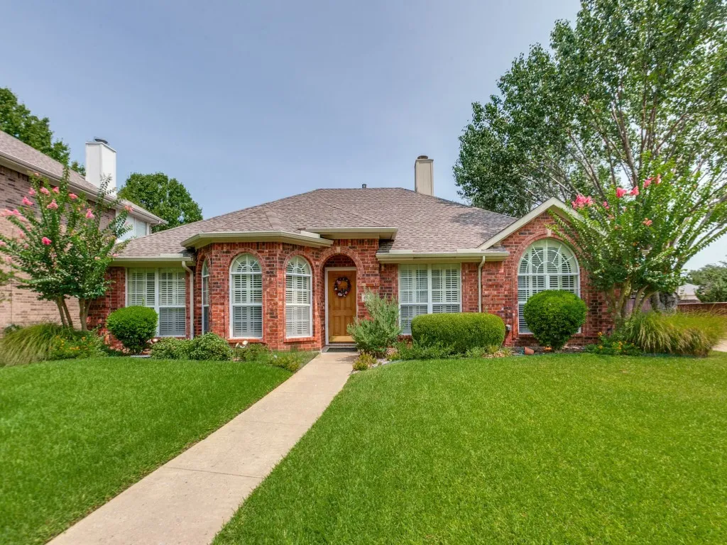 Single Family Residence For Sale in Dallas County , 609 Weeping Willow Road, Garland, Texas 75044, 4 Bedroom, 2 Bathroom, 2 Garage spaces, 2,202 Sqft, built in 1999, mls#21347809, Real Estate Agent in Garland, Homes For Sale in Dallas county, Homes For Sale in Garland, Realtor in Garland Texas, Real Estate Brokerage Independent Realty Texas, Luminita Cordes Realtor